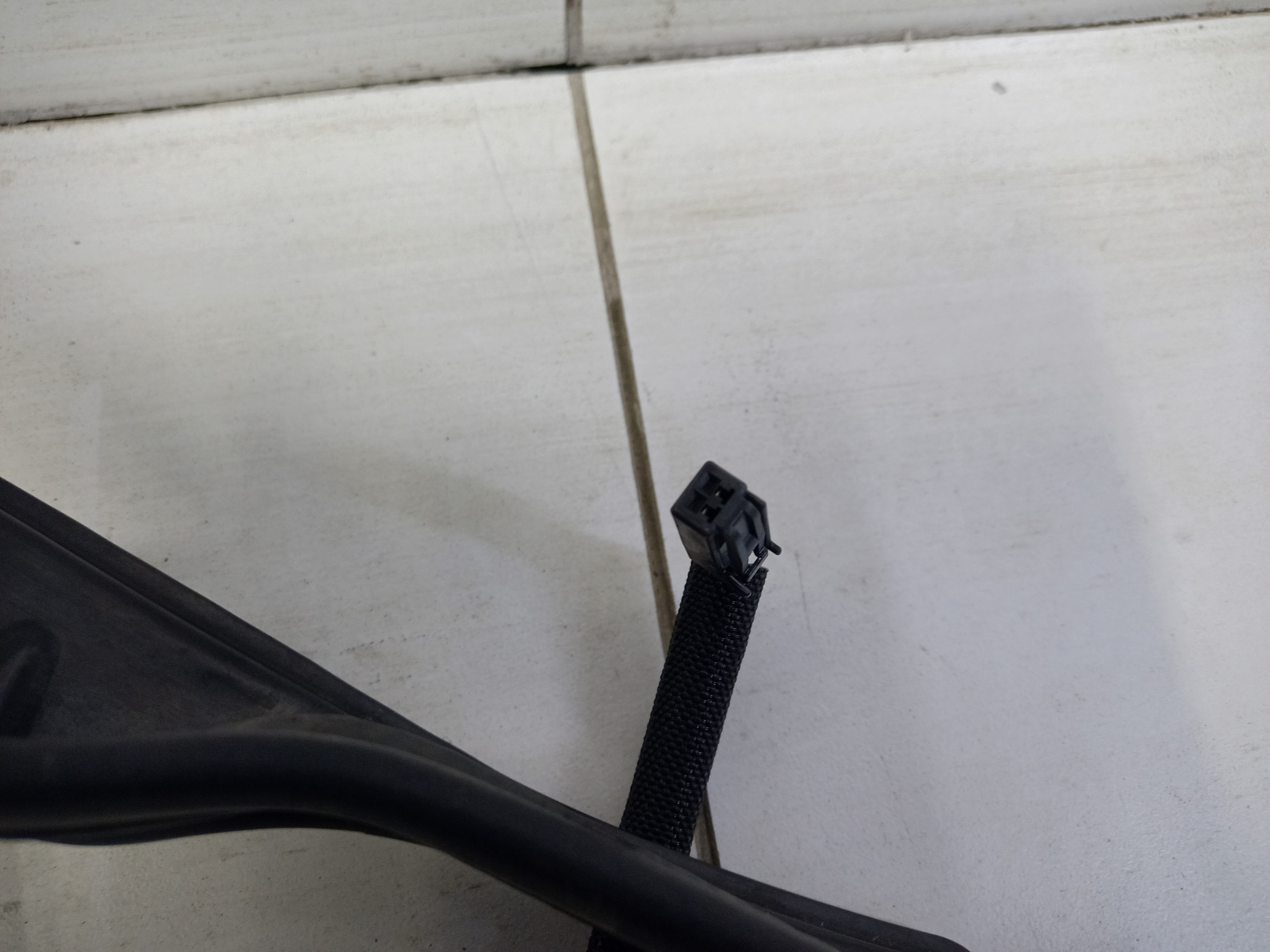 Датчик положения крышки багажника правый Lexus RX 4