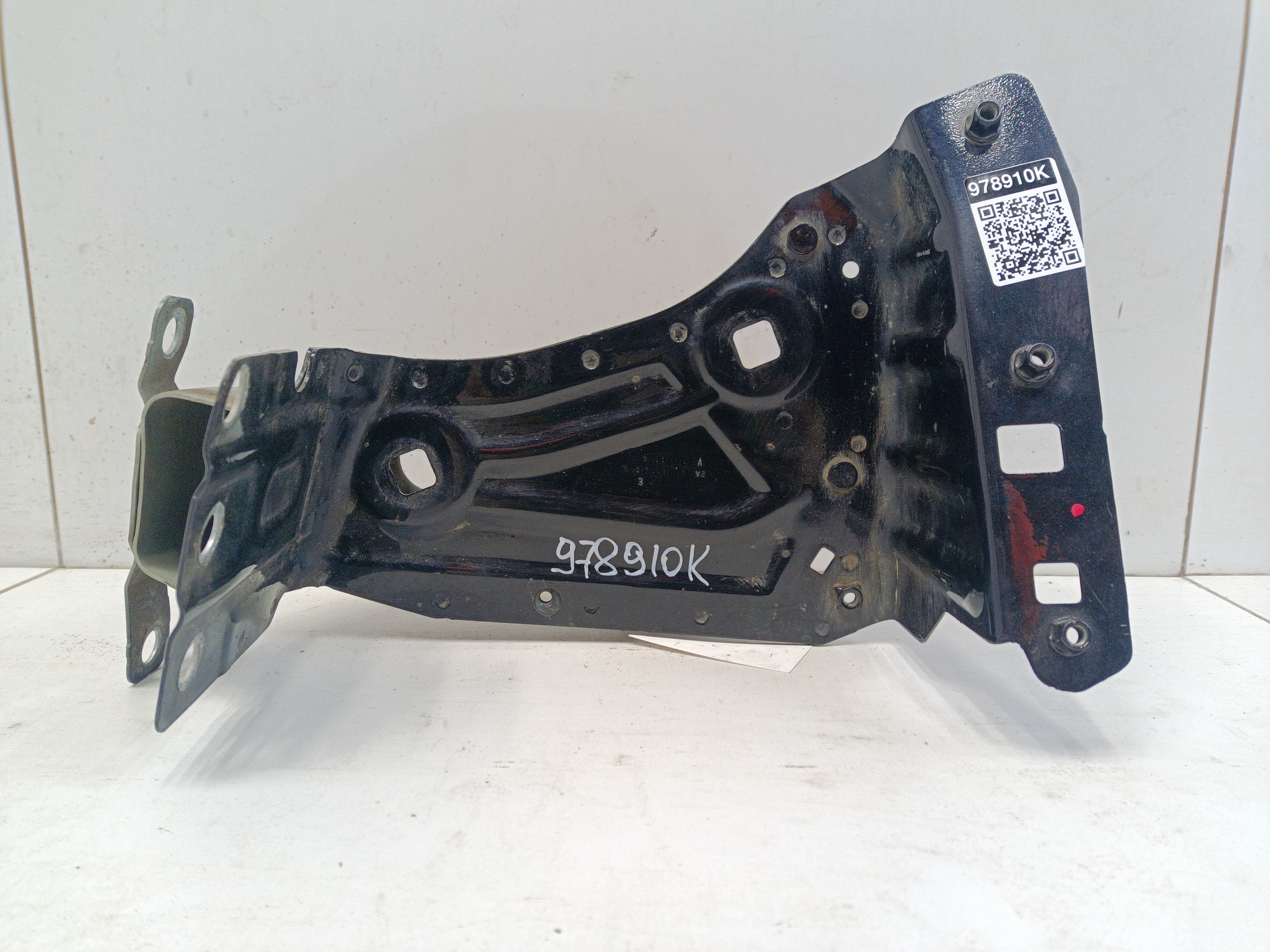 Кронштейн крыла переднего левого Porsche Cayenne 3