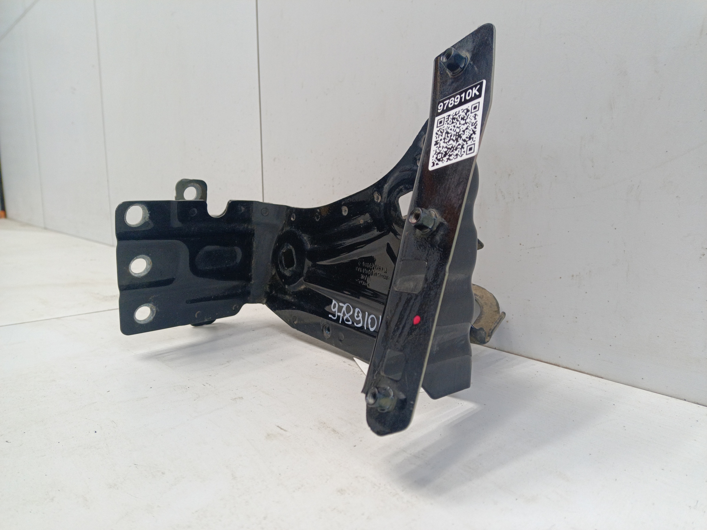 Кронштейн крыла переднего левого Porsche Cayenne 3