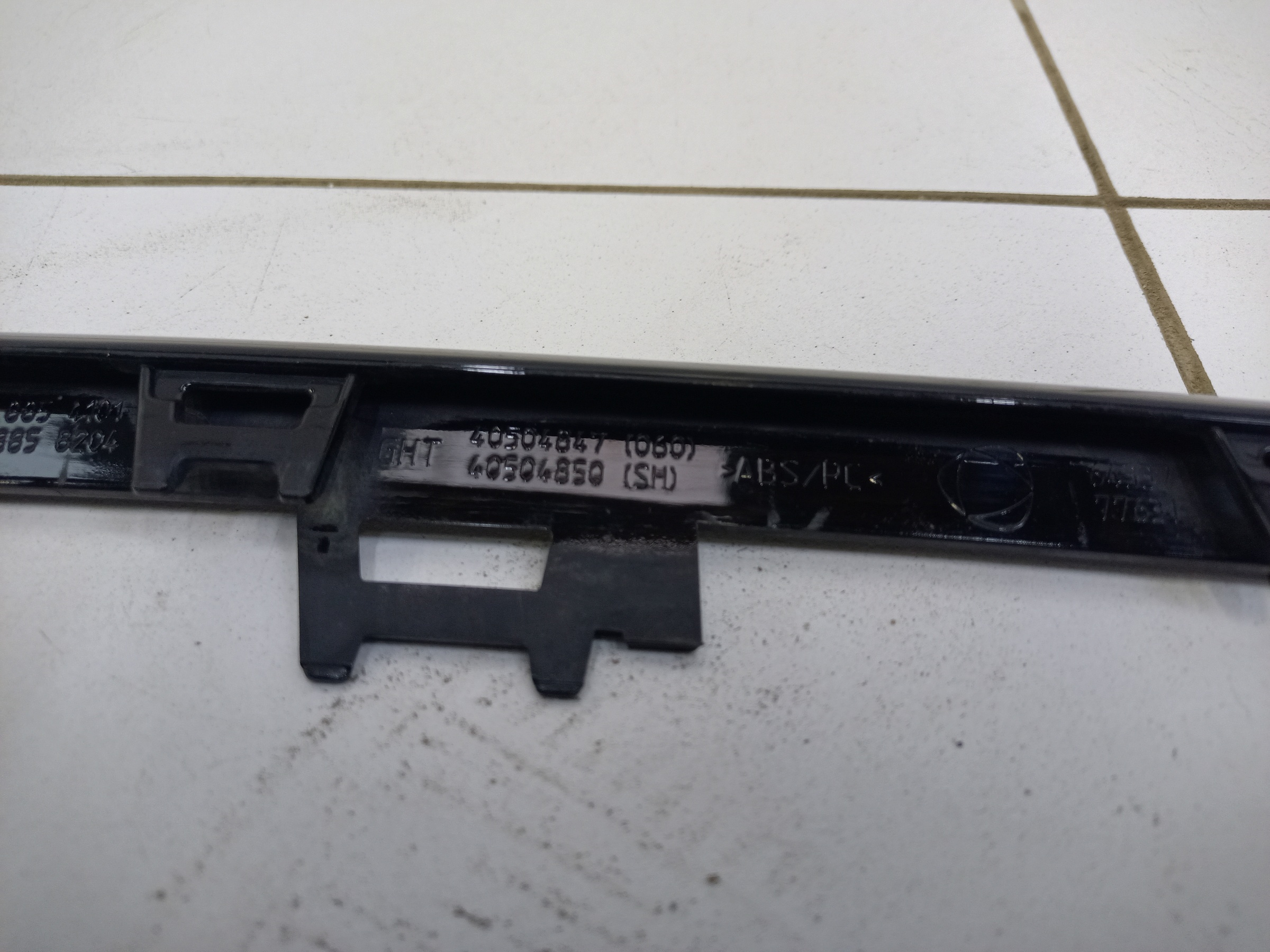 Молдинг решетки радиатора Mercedes-Benz E-Klasse W213