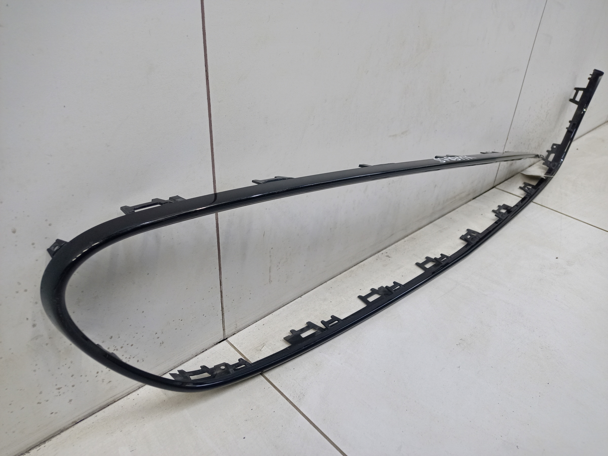 Молдинг решетки радиатора Mercedes-Benz E-Klasse W213