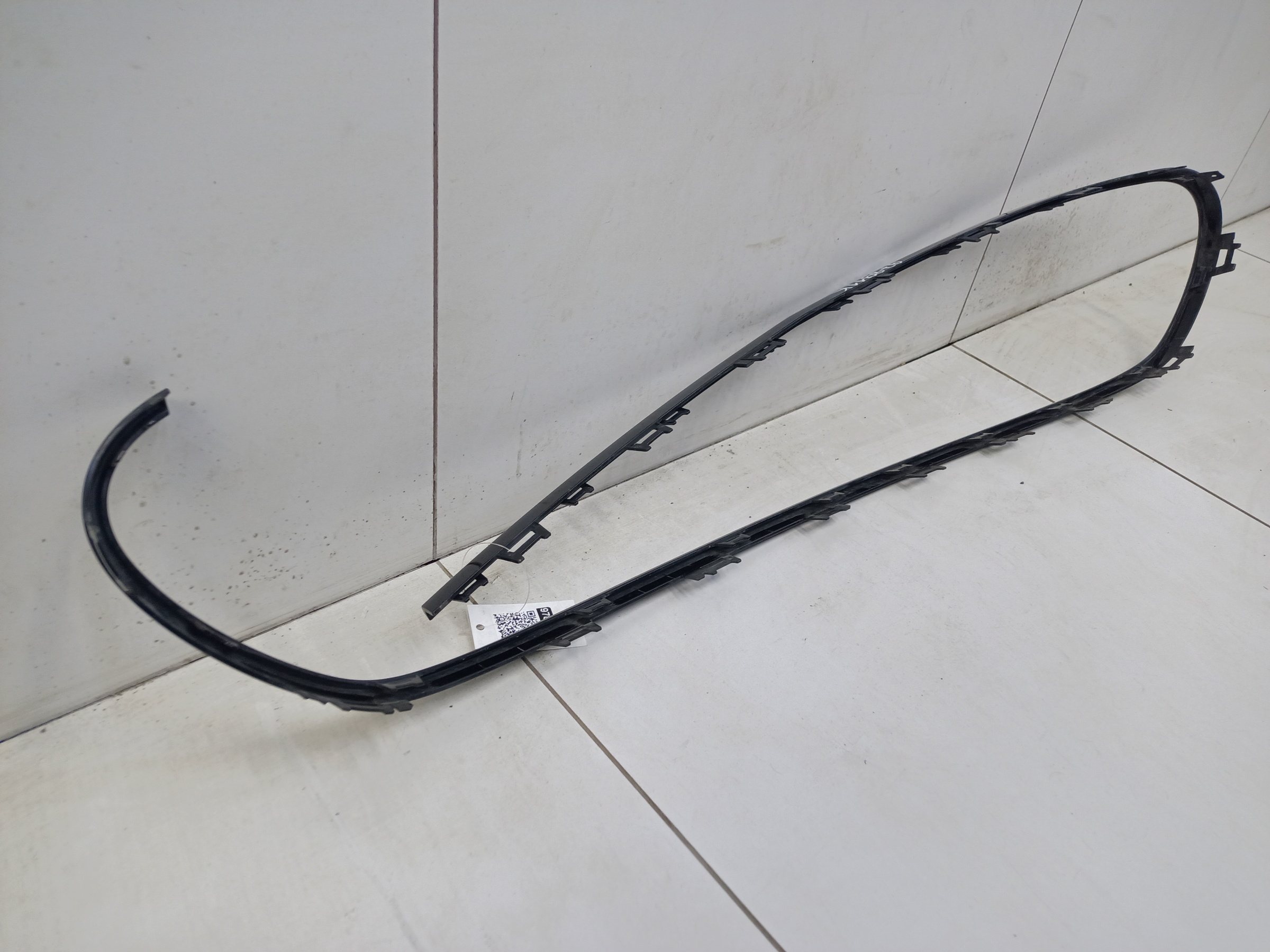 Молдинг решетки радиатора Mercedes-Benz E-Klasse W213