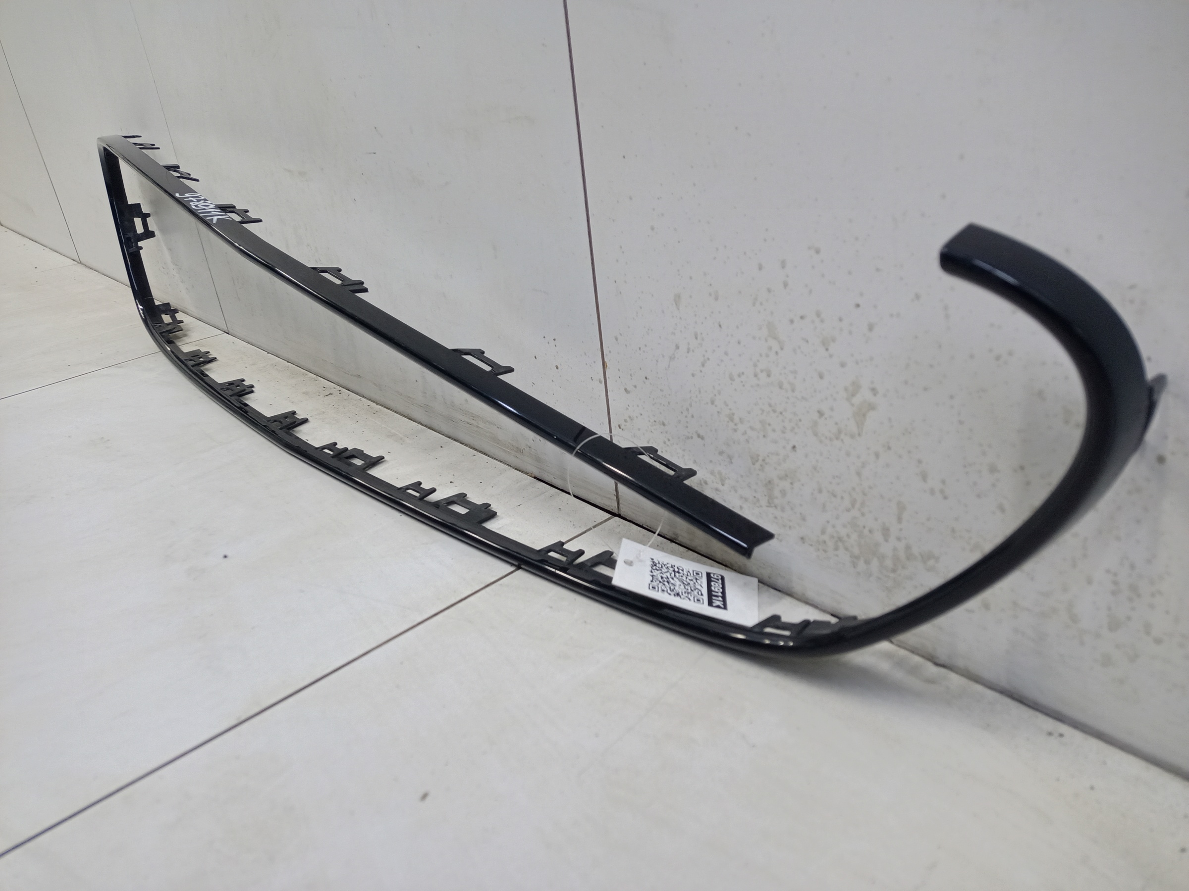 Молдинг решетки радиатора Mercedes-Benz E-Klasse W213