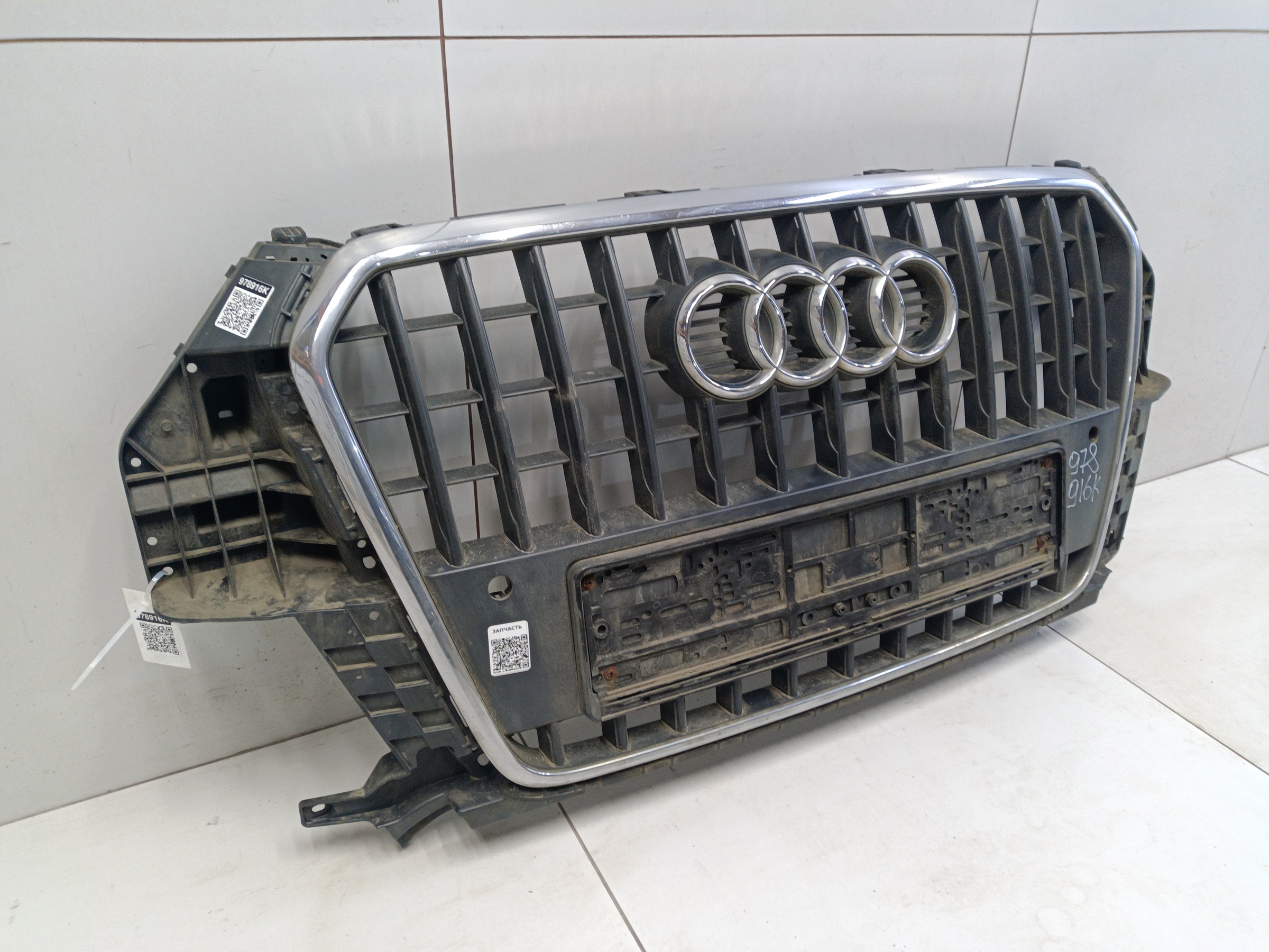 Решетка радиатора Audi Q3 1 8U
