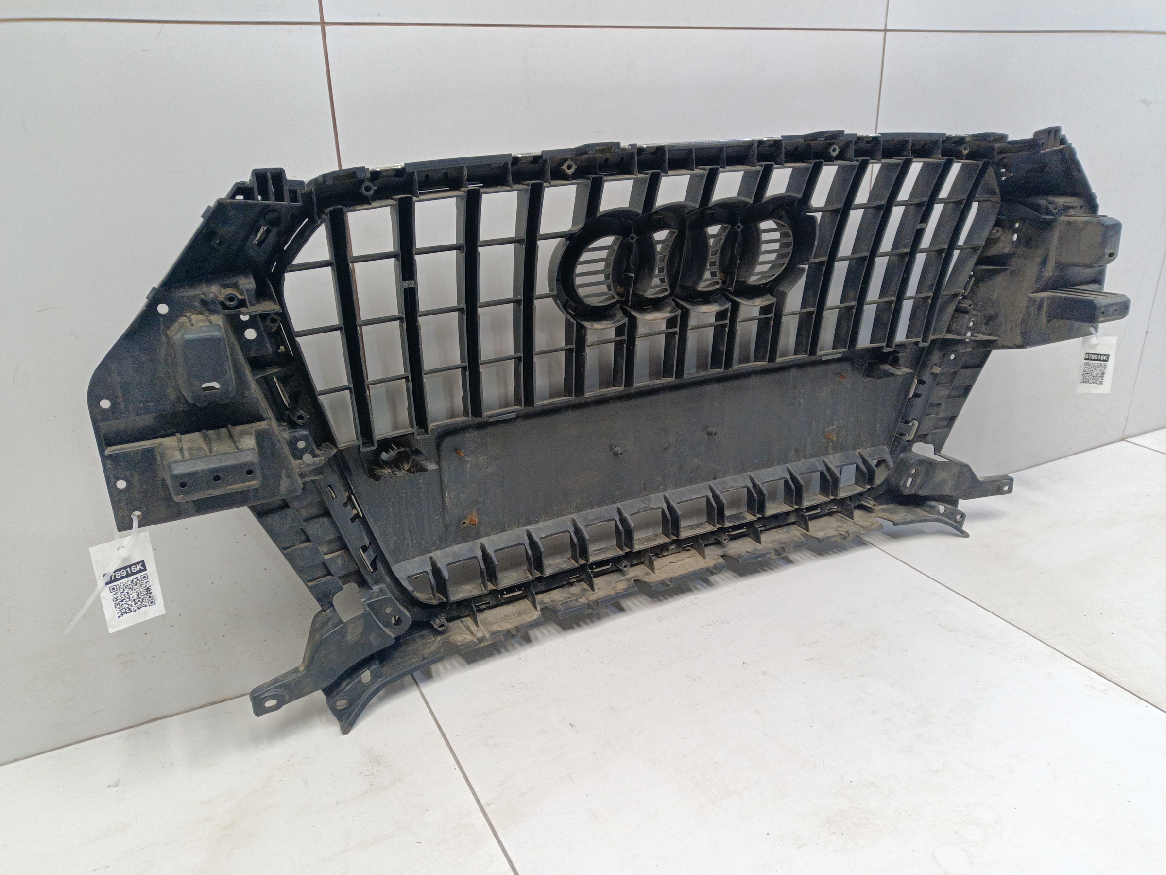 Решетка радиатора Audi Q3 1 8U