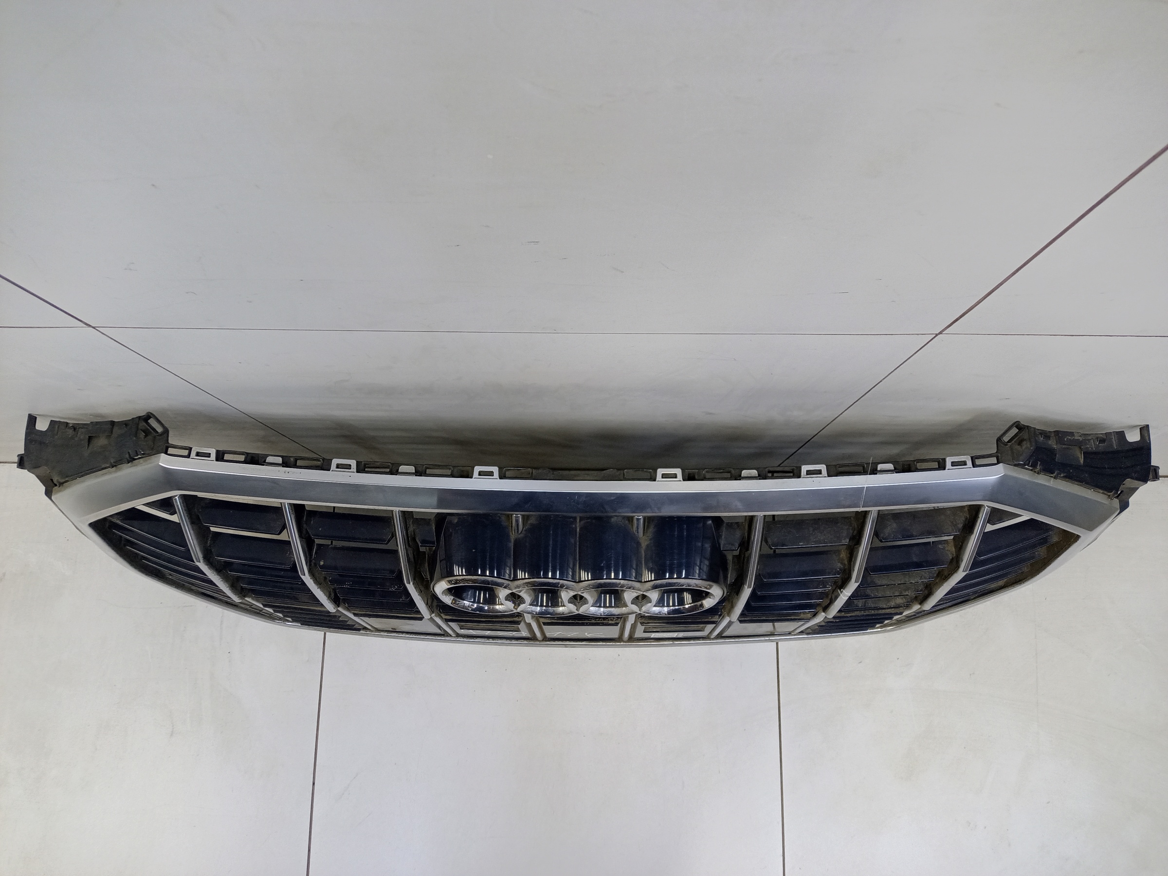 Решетка радиатора Audi Q3 2 F3