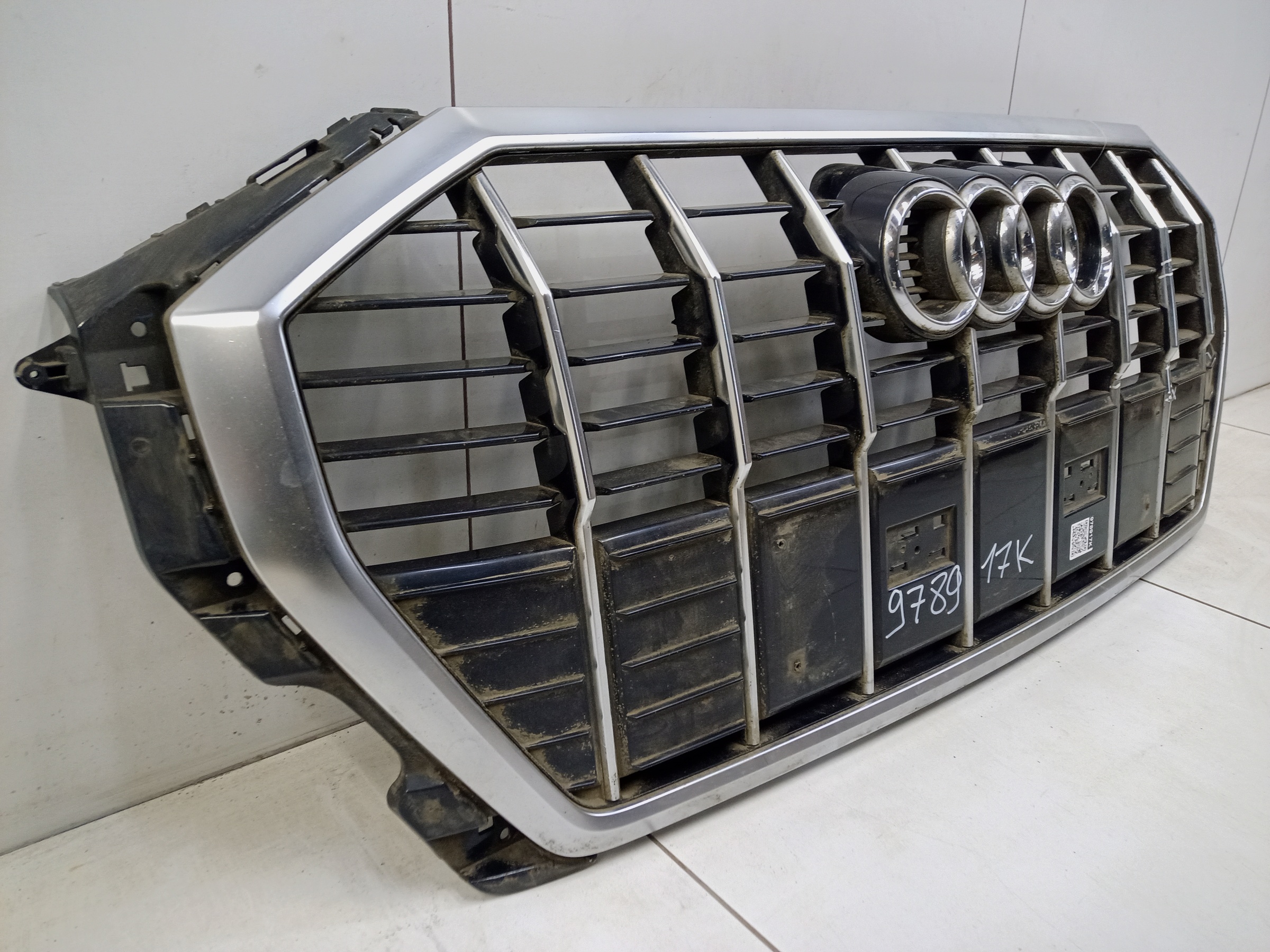 Решетка радиатора Audi Q3 2 F3