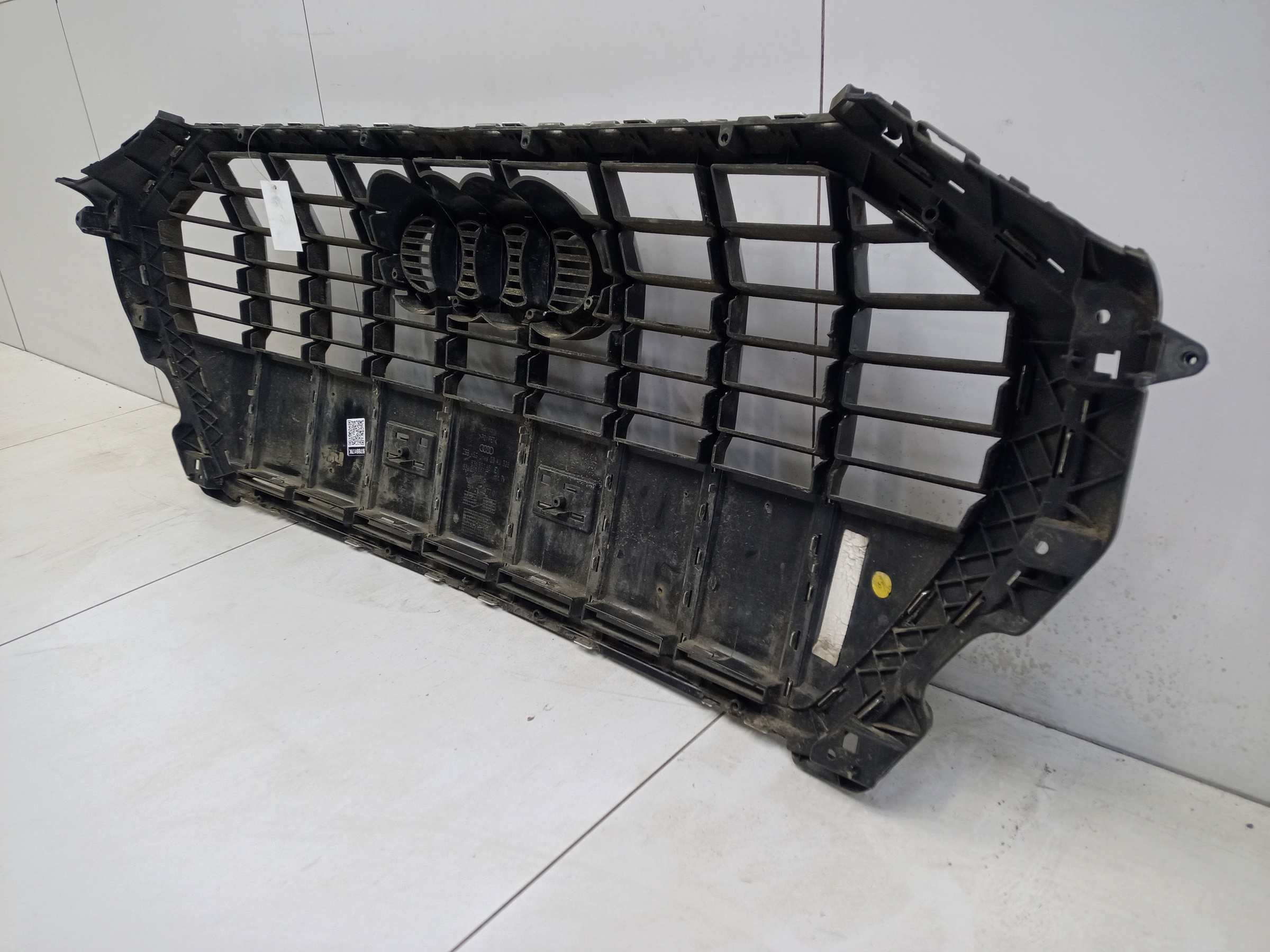 Решетка радиатора Audi Q3 2 F3