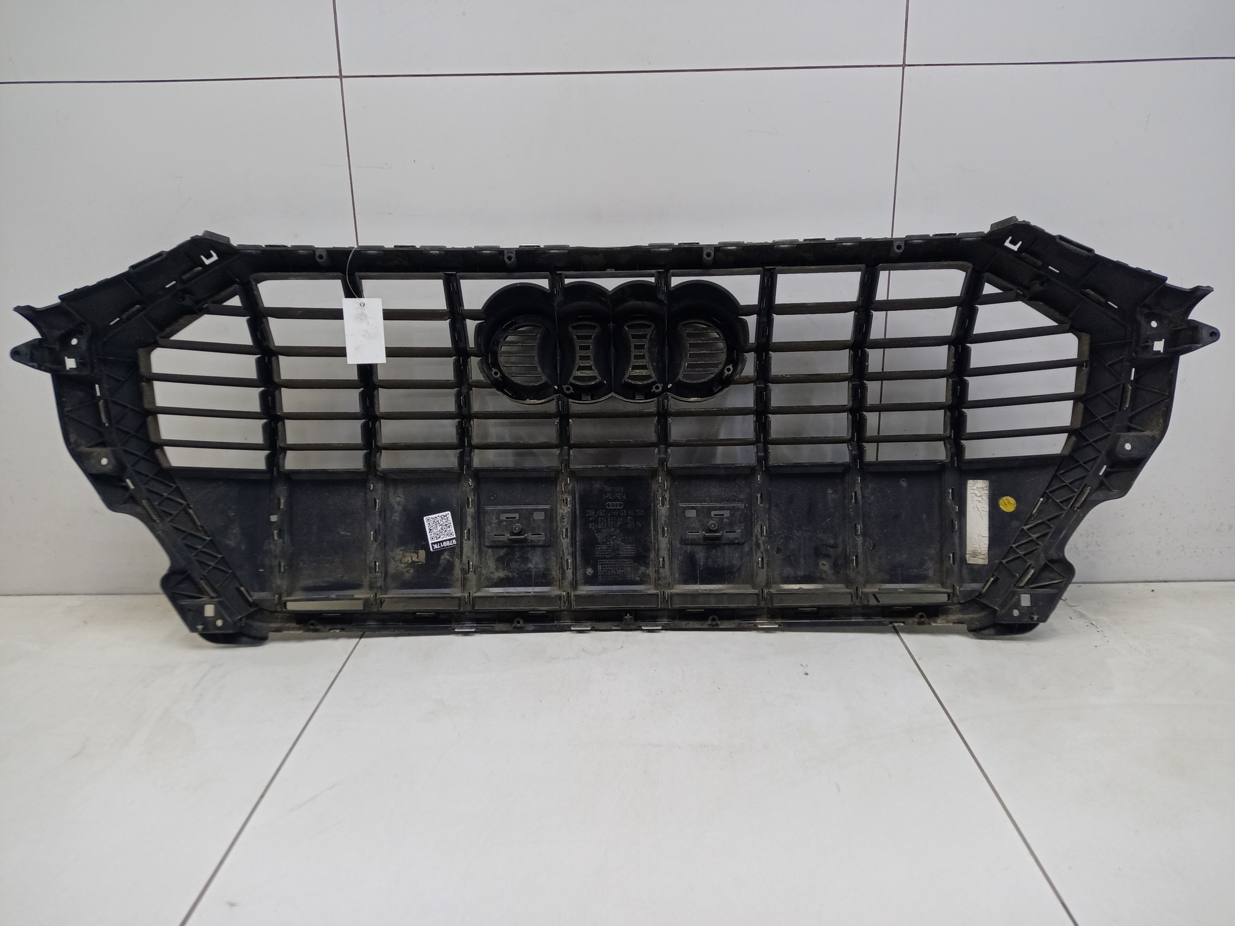 Решетка радиатора Audi Q3 2 F3