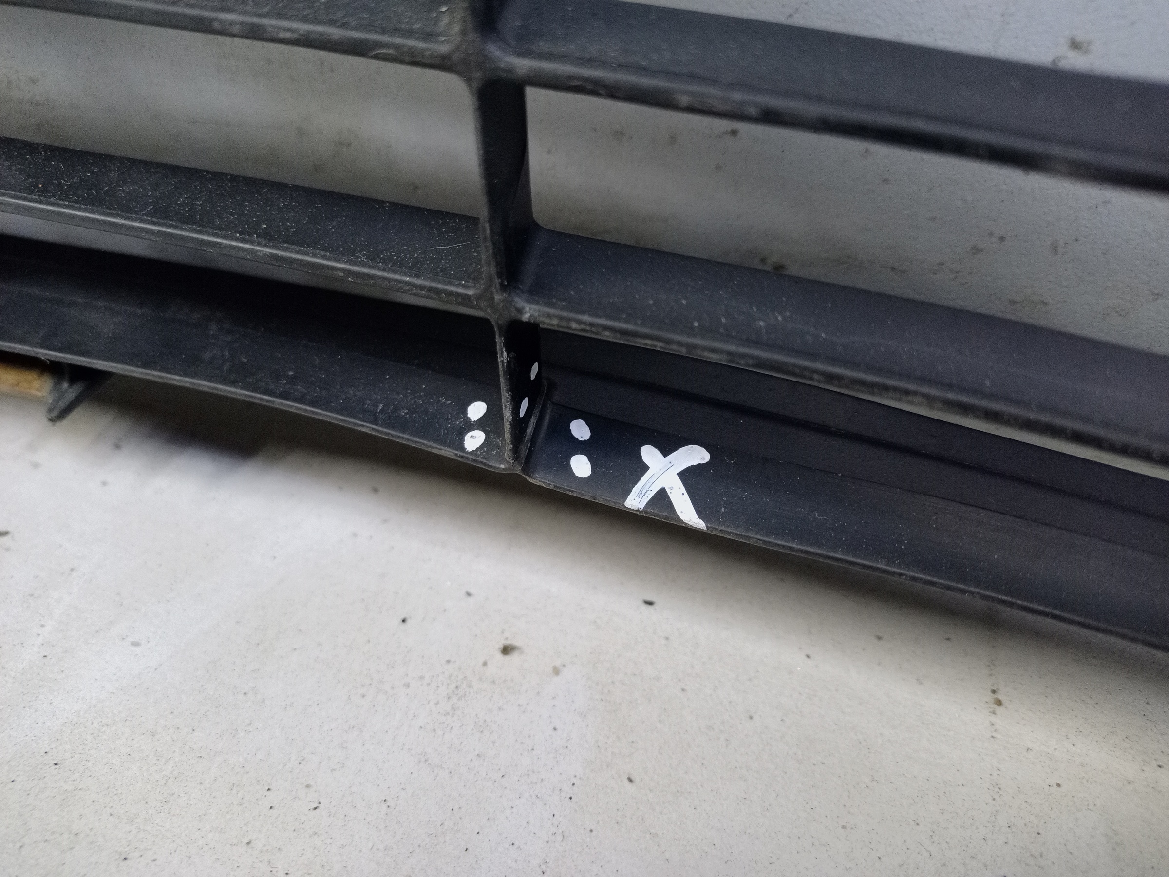 Решетка переднего бампера верхняя Toyota RAV4 CA40 Restail