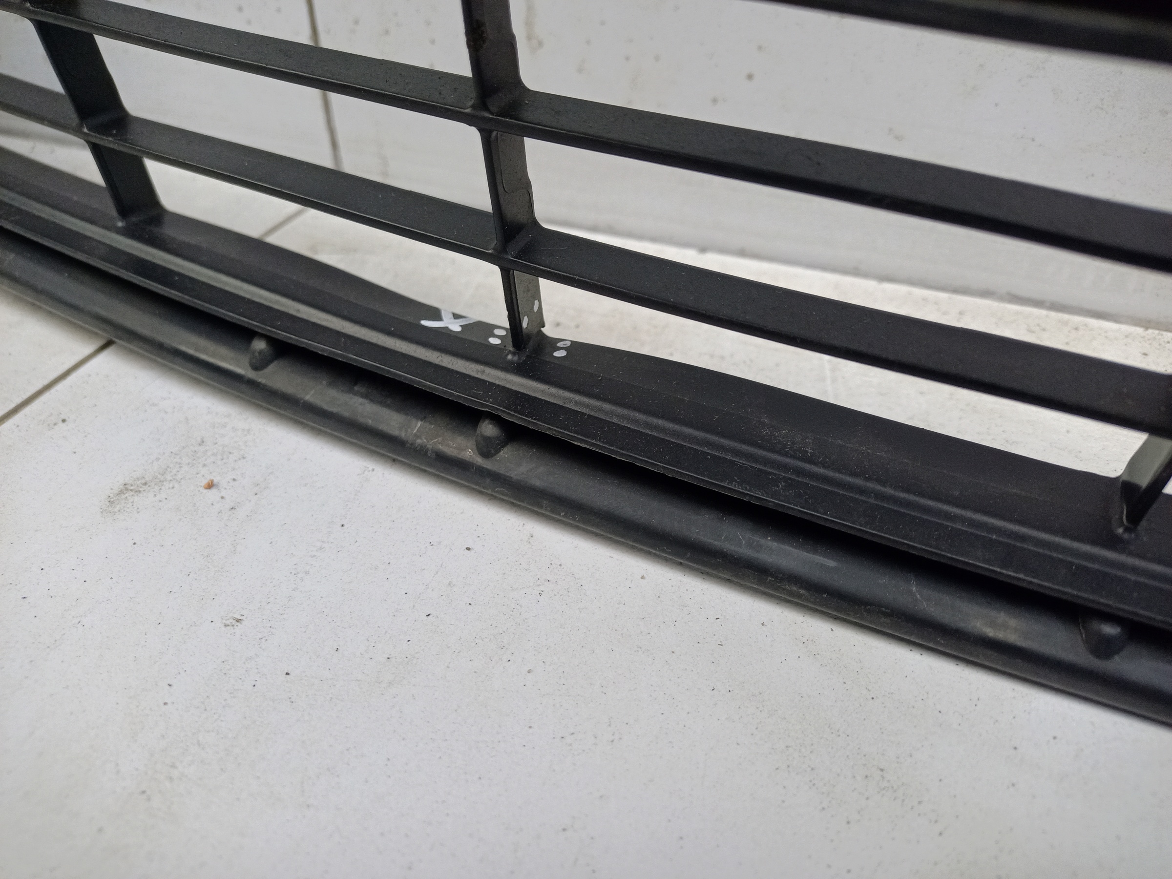 Решетка переднего бампера верхняя Toyota RAV4 CA40 Restail