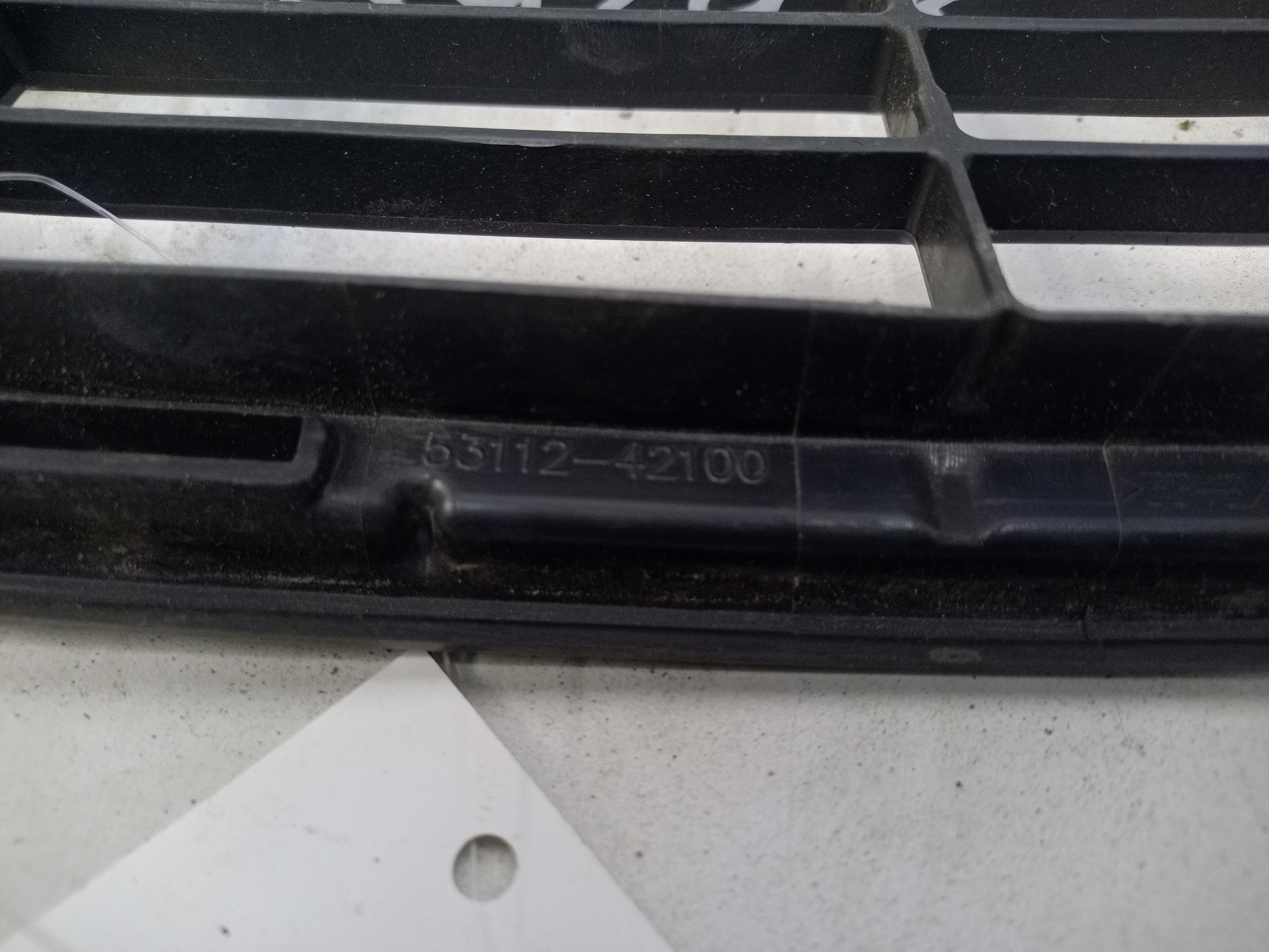 Решетка переднего бампера верхняя Toyota RAV4 CA40 Restail