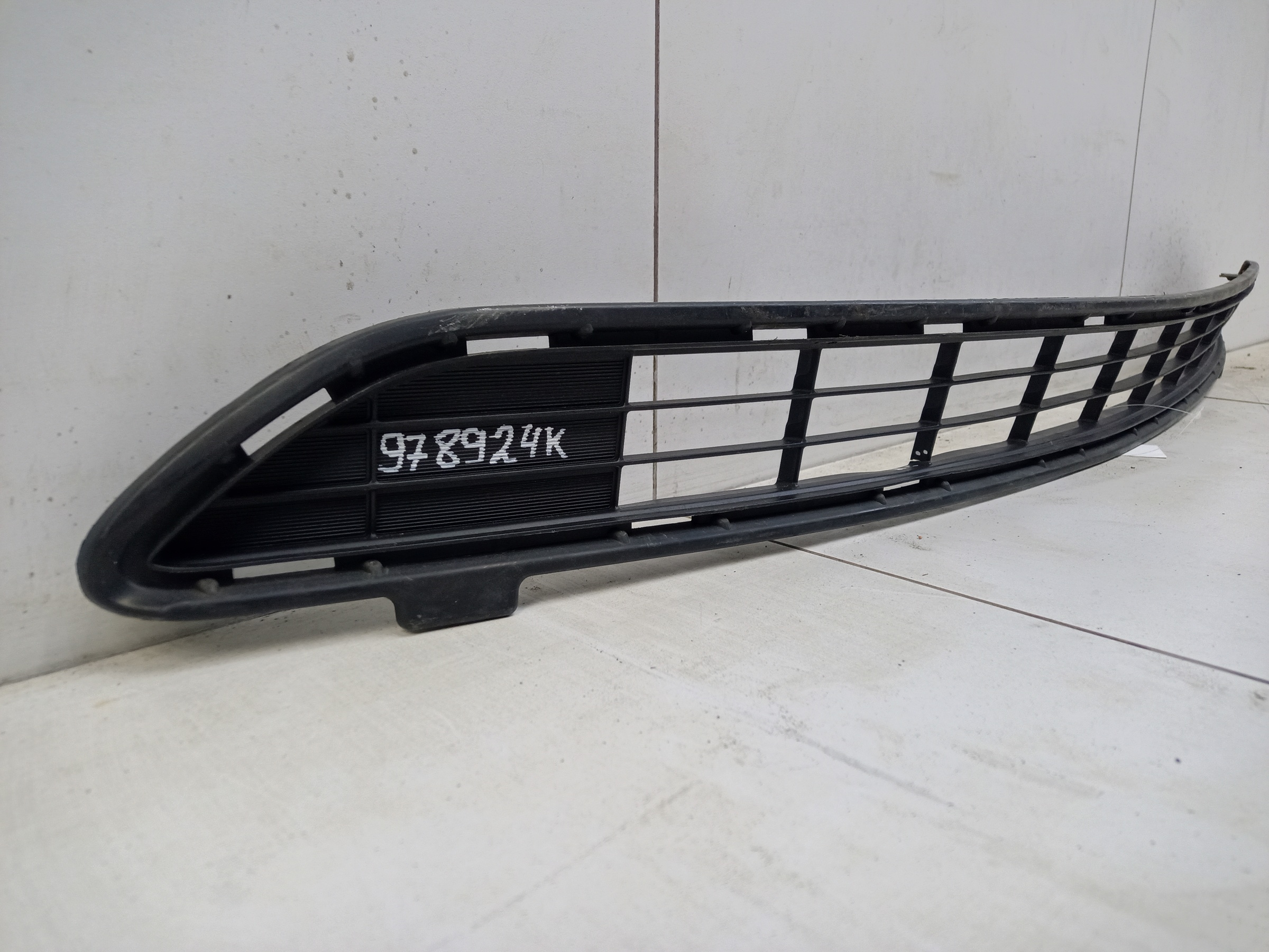 Решетка переднего бампера верхняя Toyota RAV4 CA40 Restail