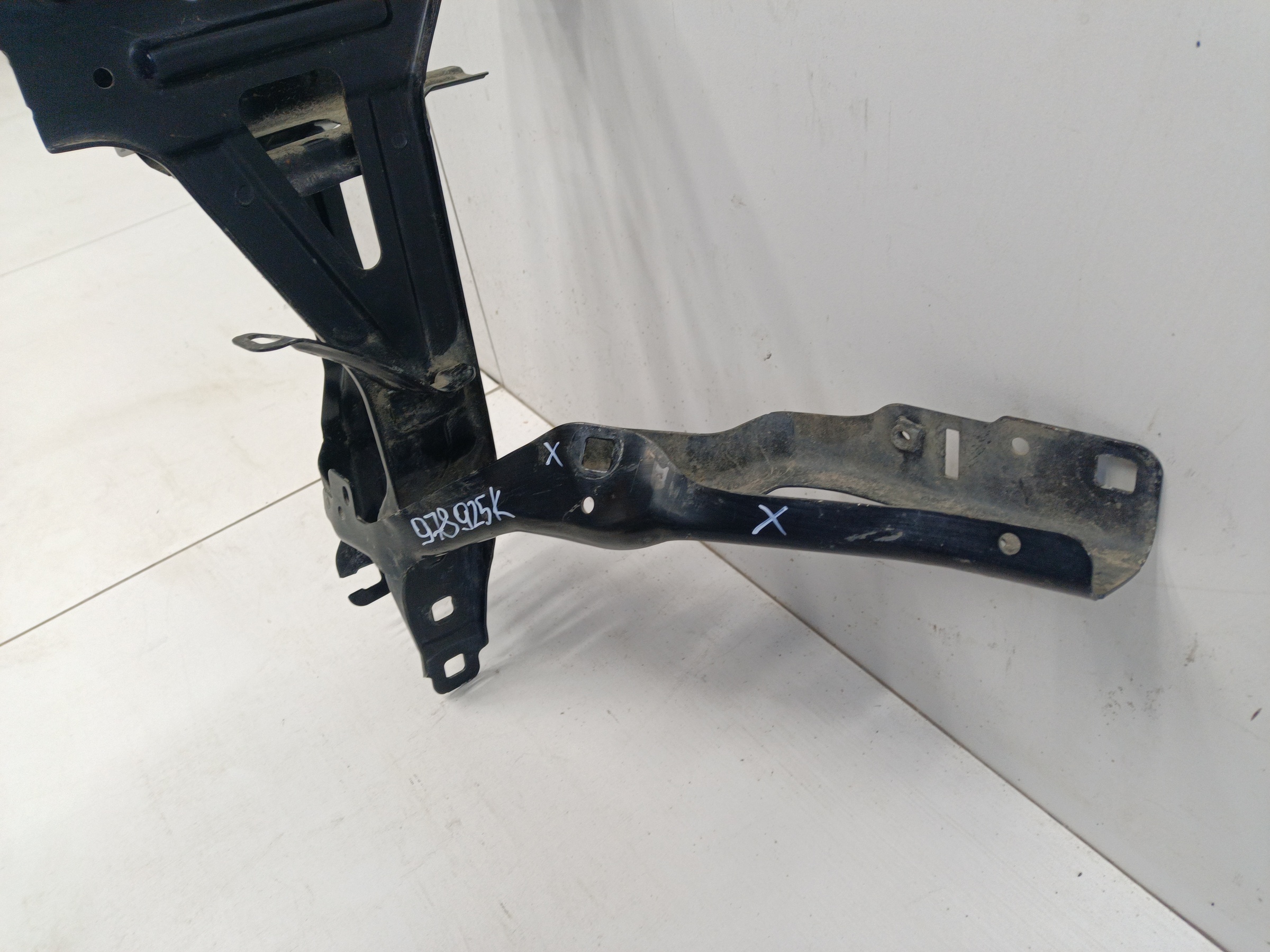 Кронштейн фары передней левой BMW X3 G01