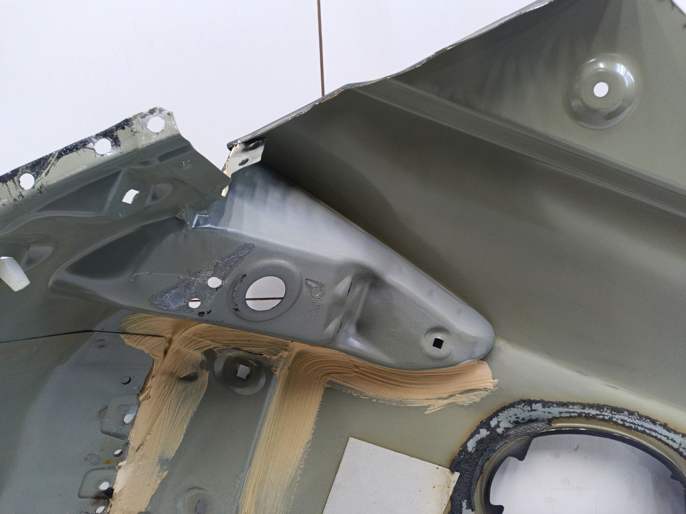 Панель кузова боковая левая Geely Atlas