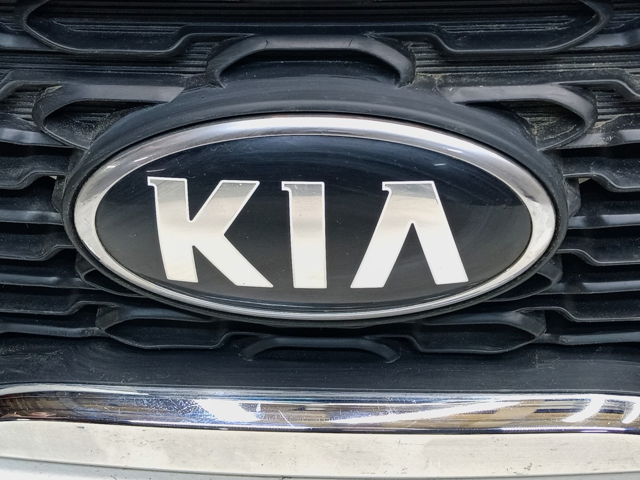 Решетка радиатора Kia Sorento 2 Restail