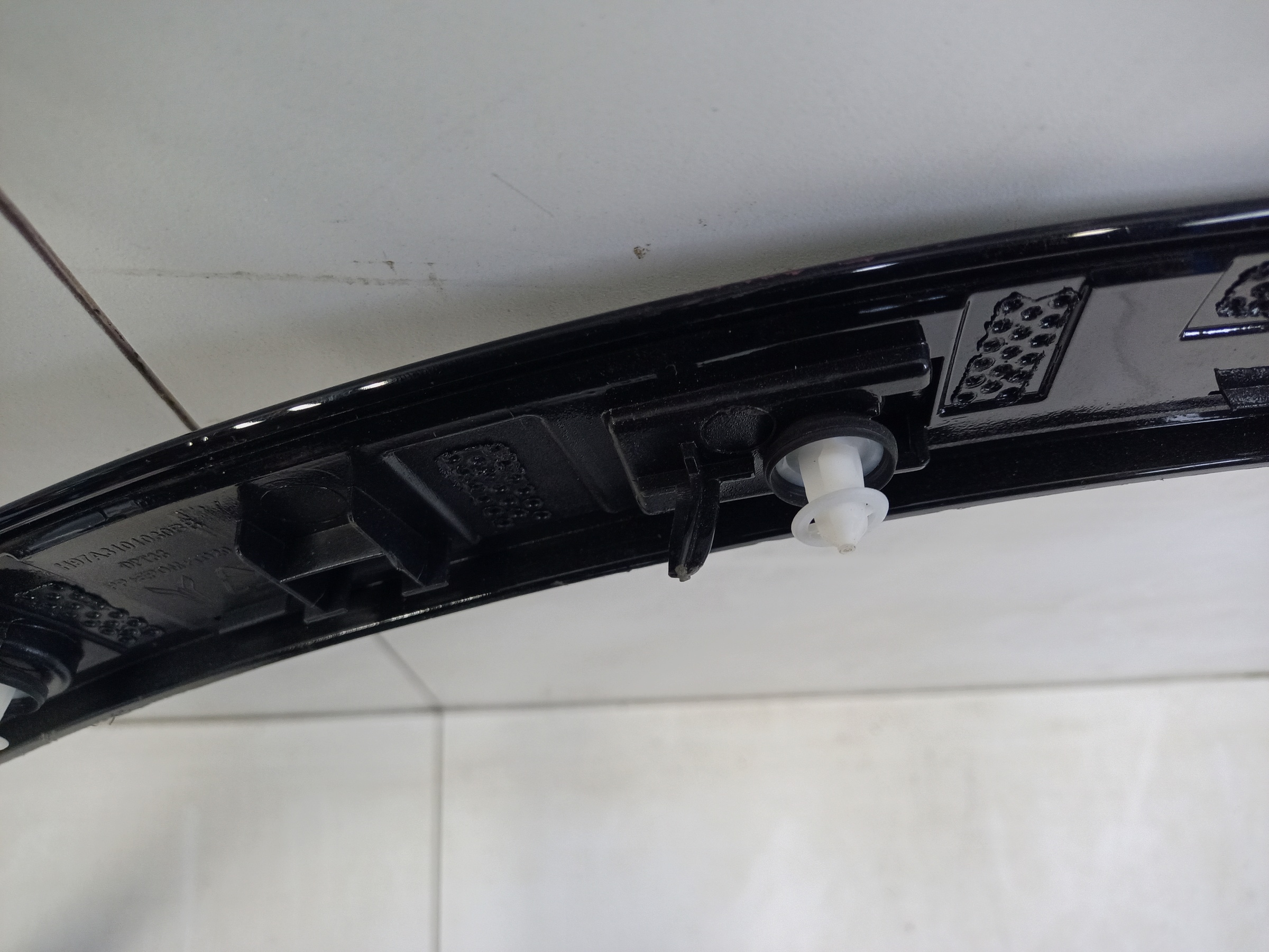 Накладка крыла переднего правого Voyah Free