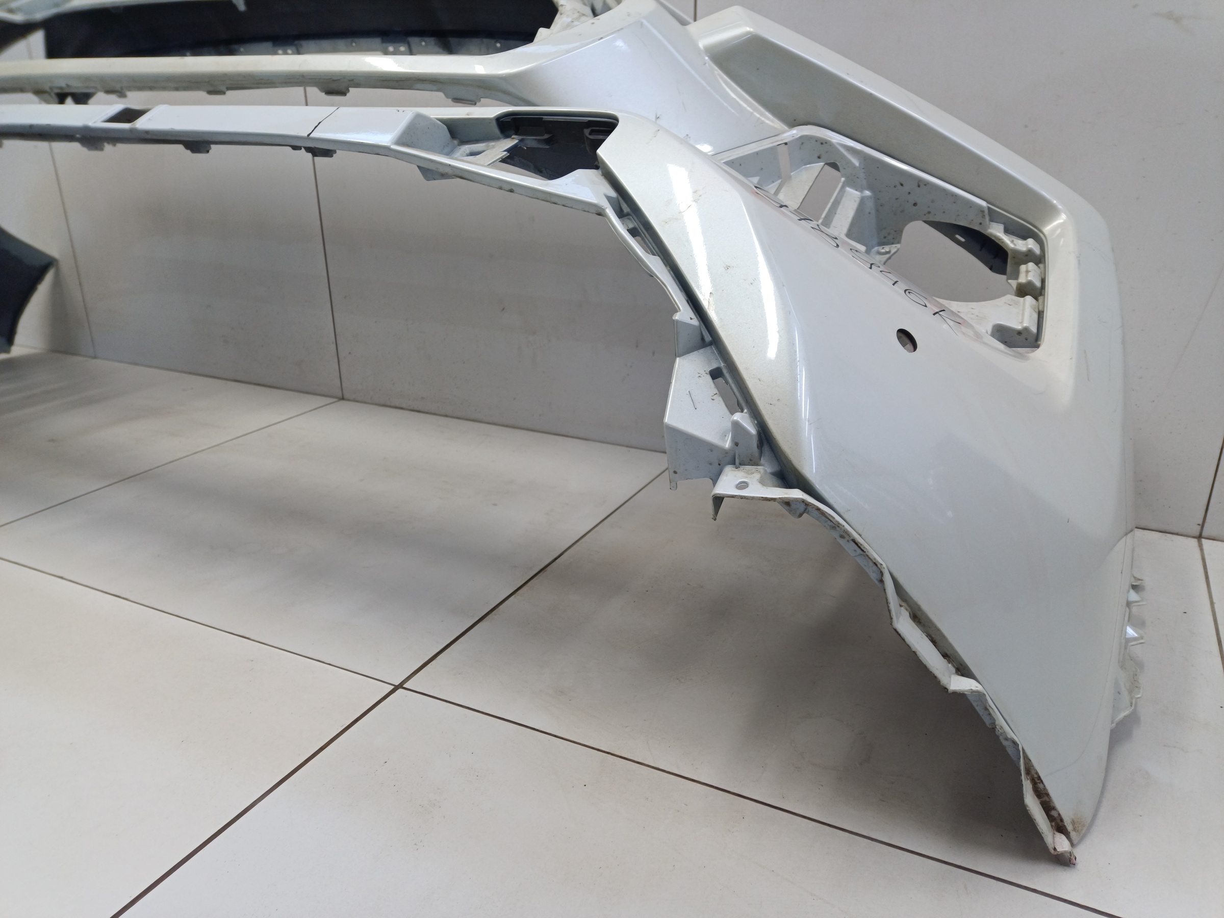 Бампер передний Toyota RAV4 XA50 Restail