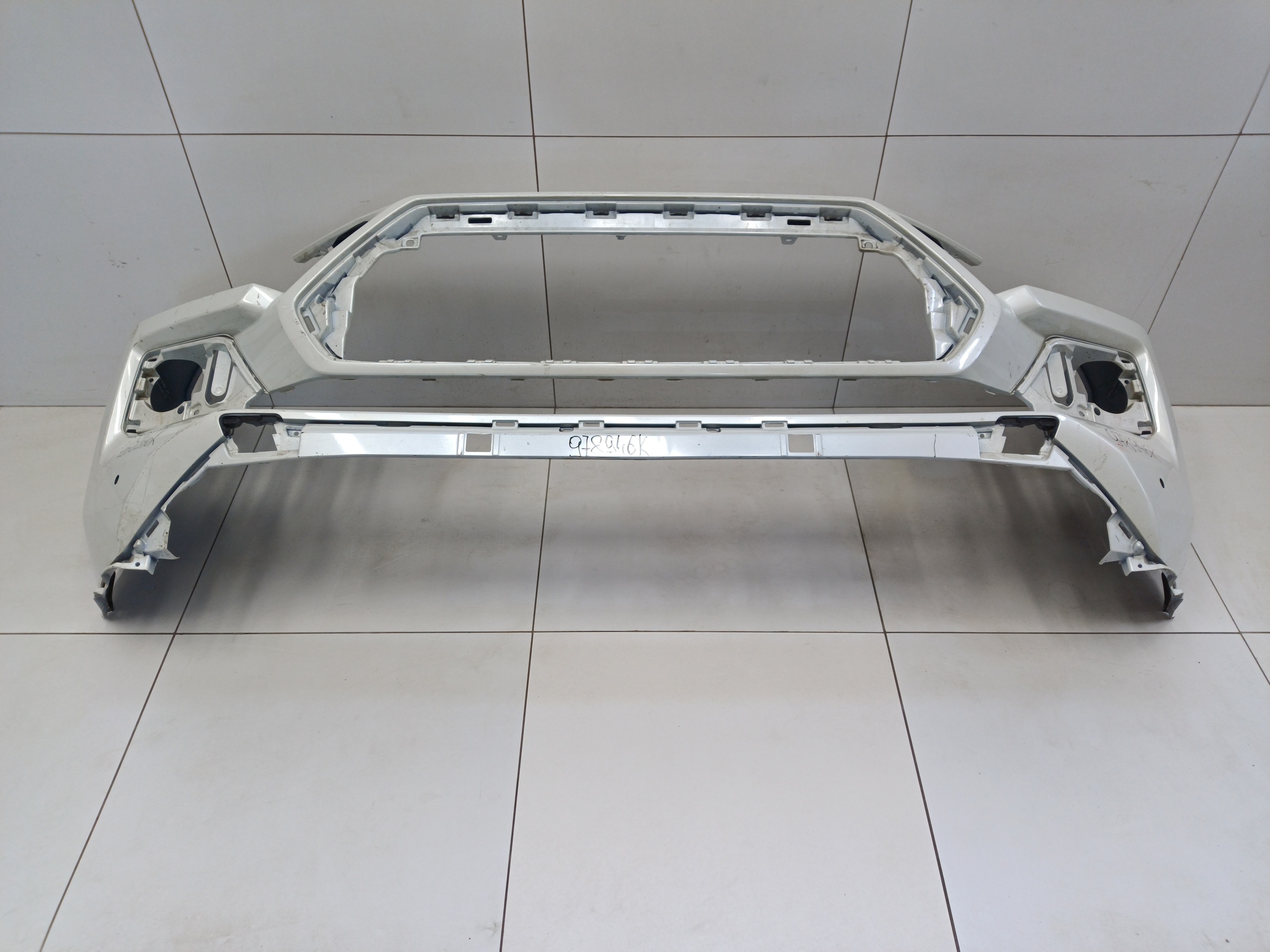 Бампер передний Toyota RAV4 XA50 Restail