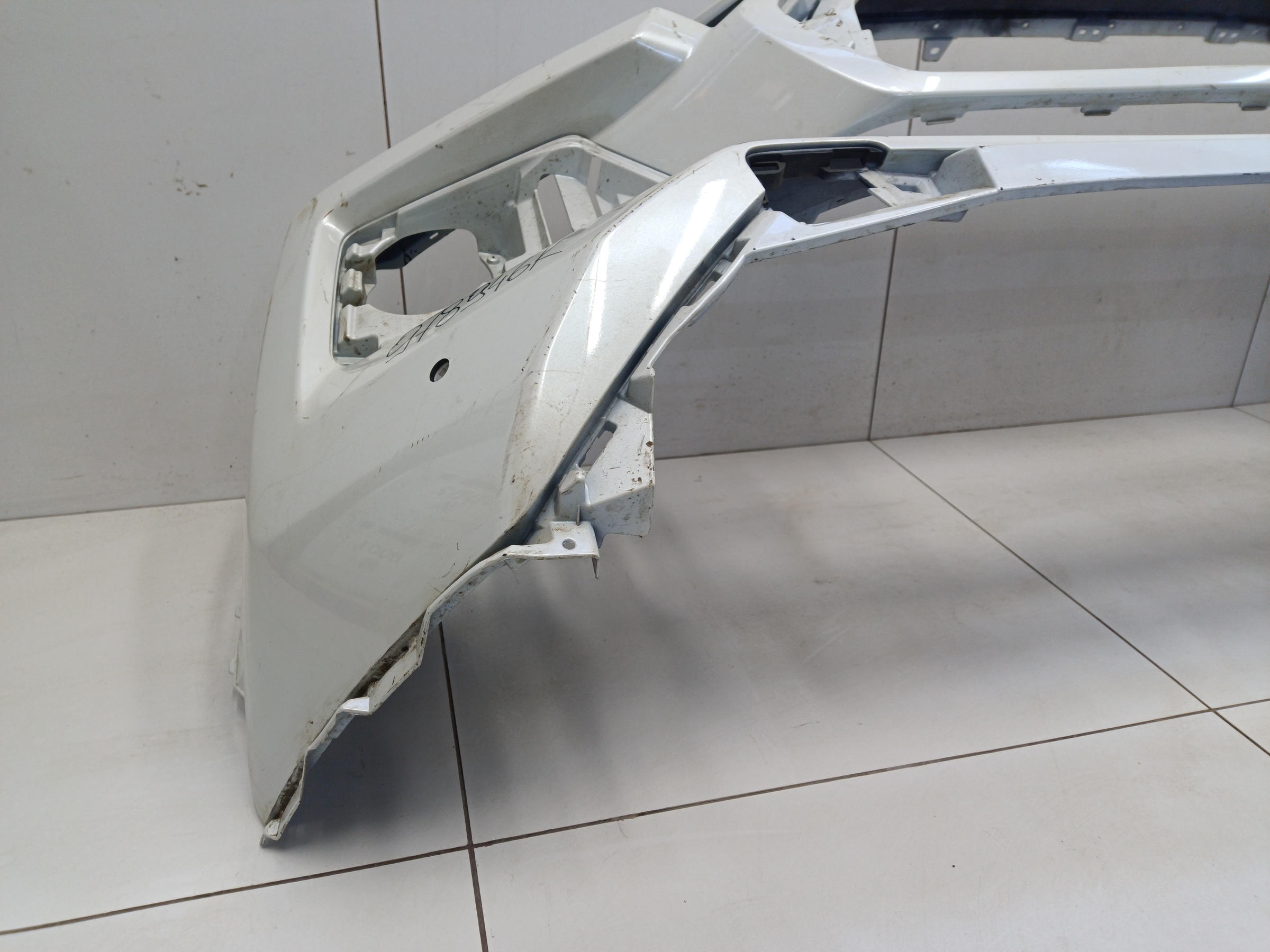 Бампер передний Toyota RAV4 XA50 Restail