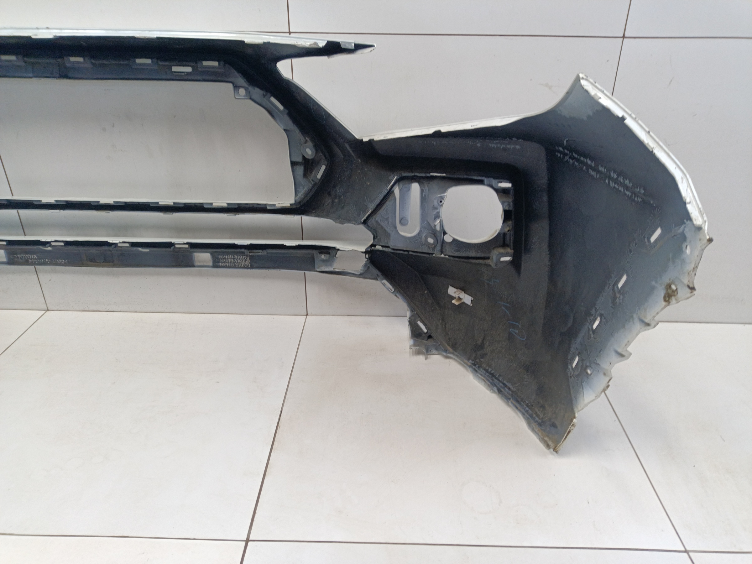 Бампер передний Toyota RAV4 XA50 Restail