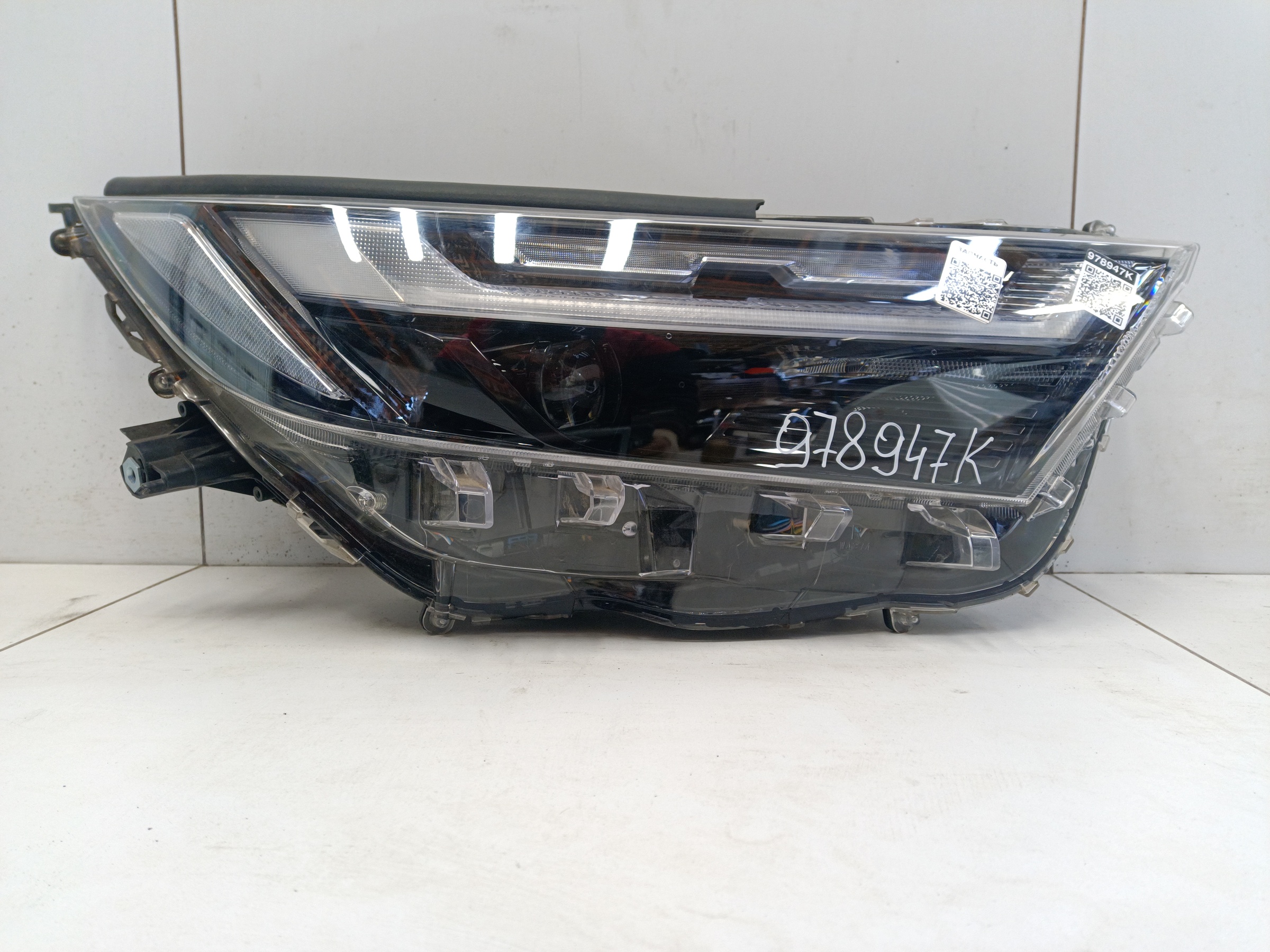 Фара передняя правая Toyota RAV4 XA50 Restail LED