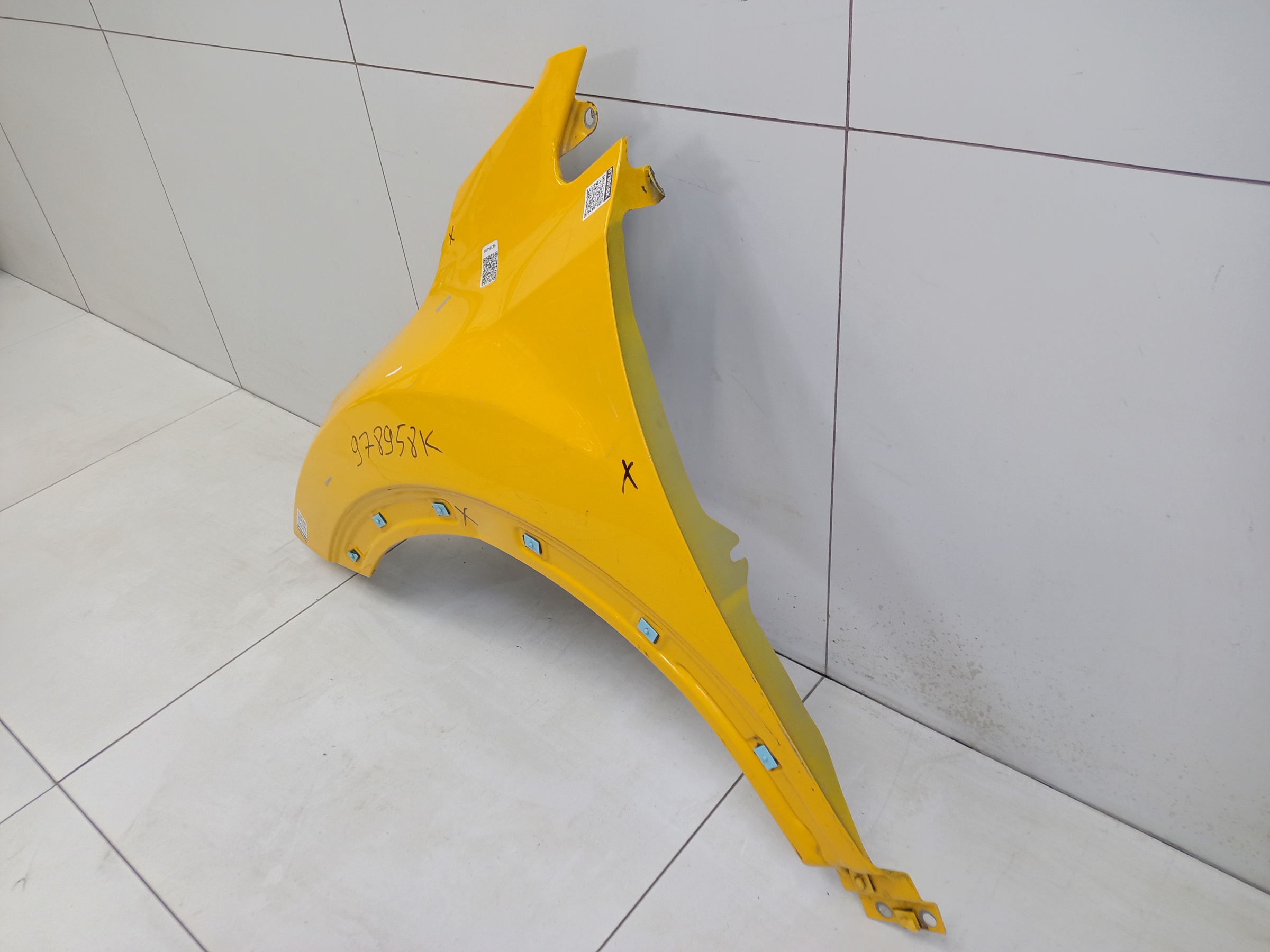 Крыло переднее левое Kia KX1