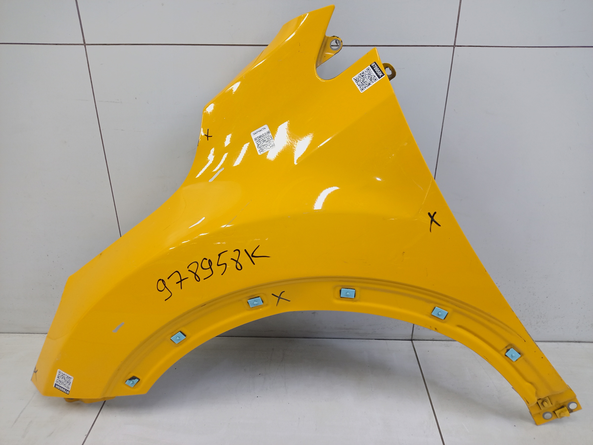 Крыло переднее левое Kia KX1