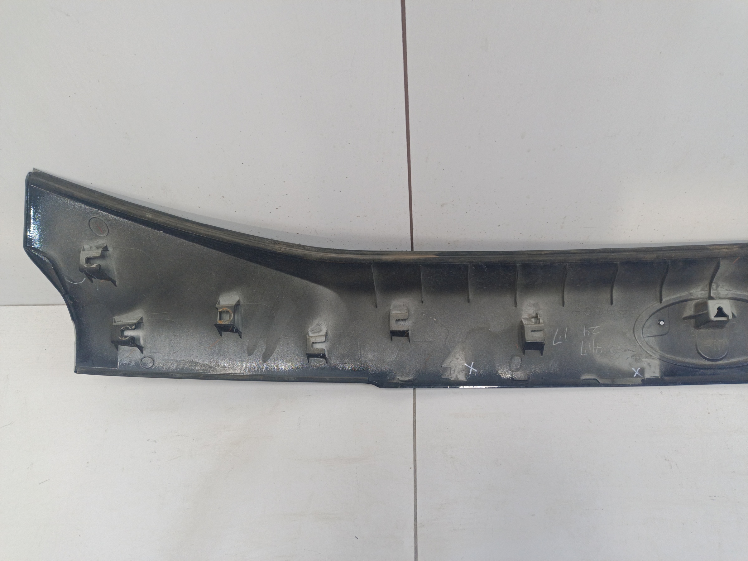 Накладка крышки багажника Subaru Forester 4 SJ