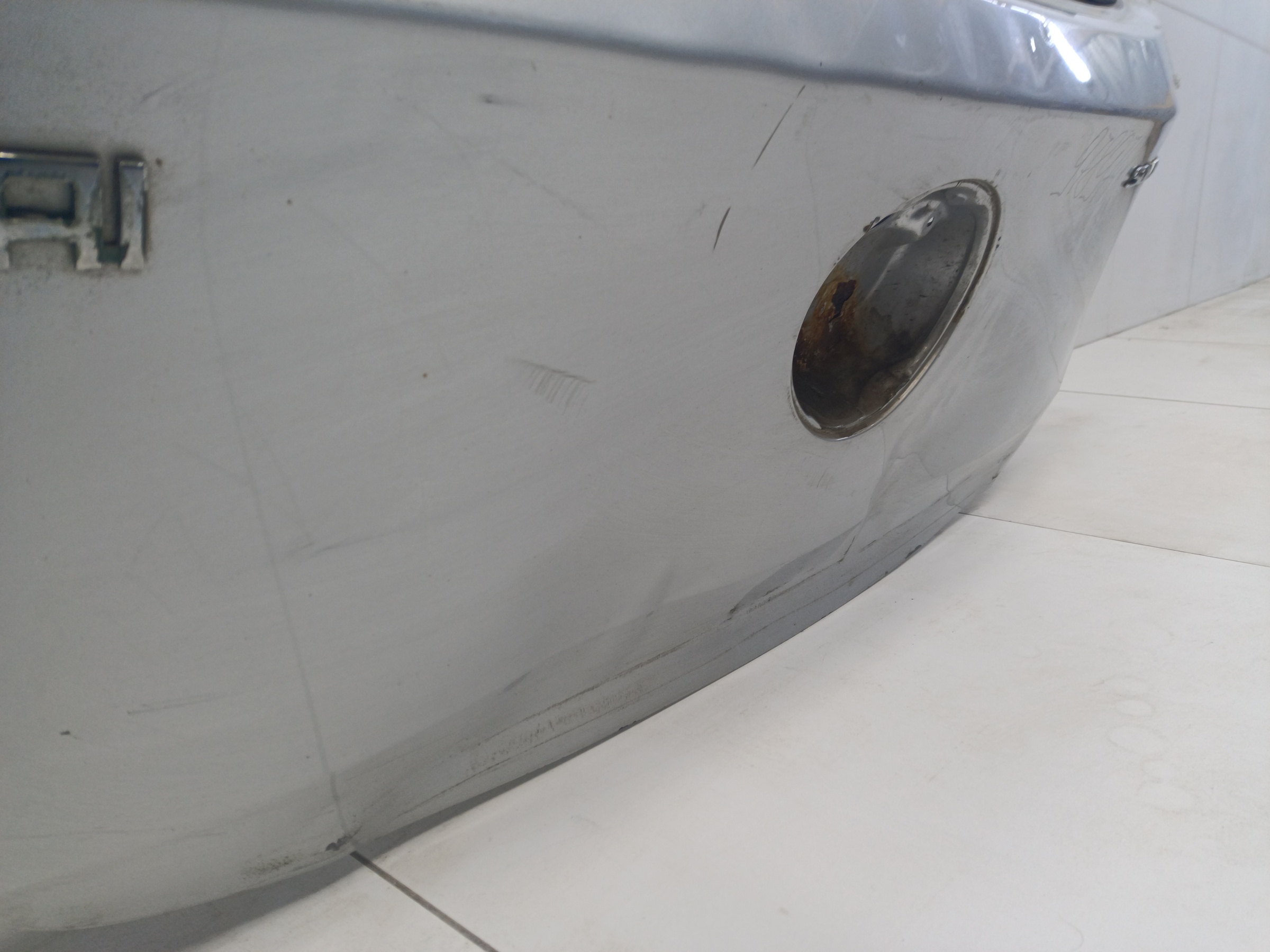 Крышка багажника Hyundai Solaris 1 Hatchback под спойлер и под личинку замка