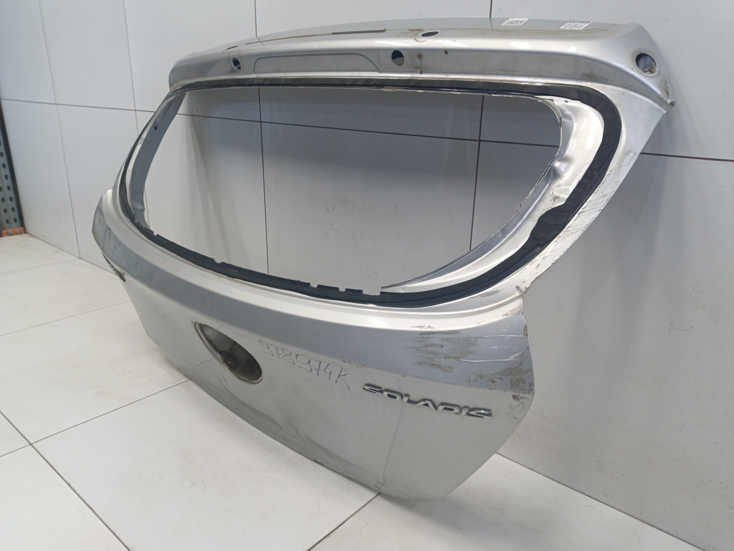 Крышка багажника Hyundai Solaris 1 Hatchback под спойлер и под личинку замка