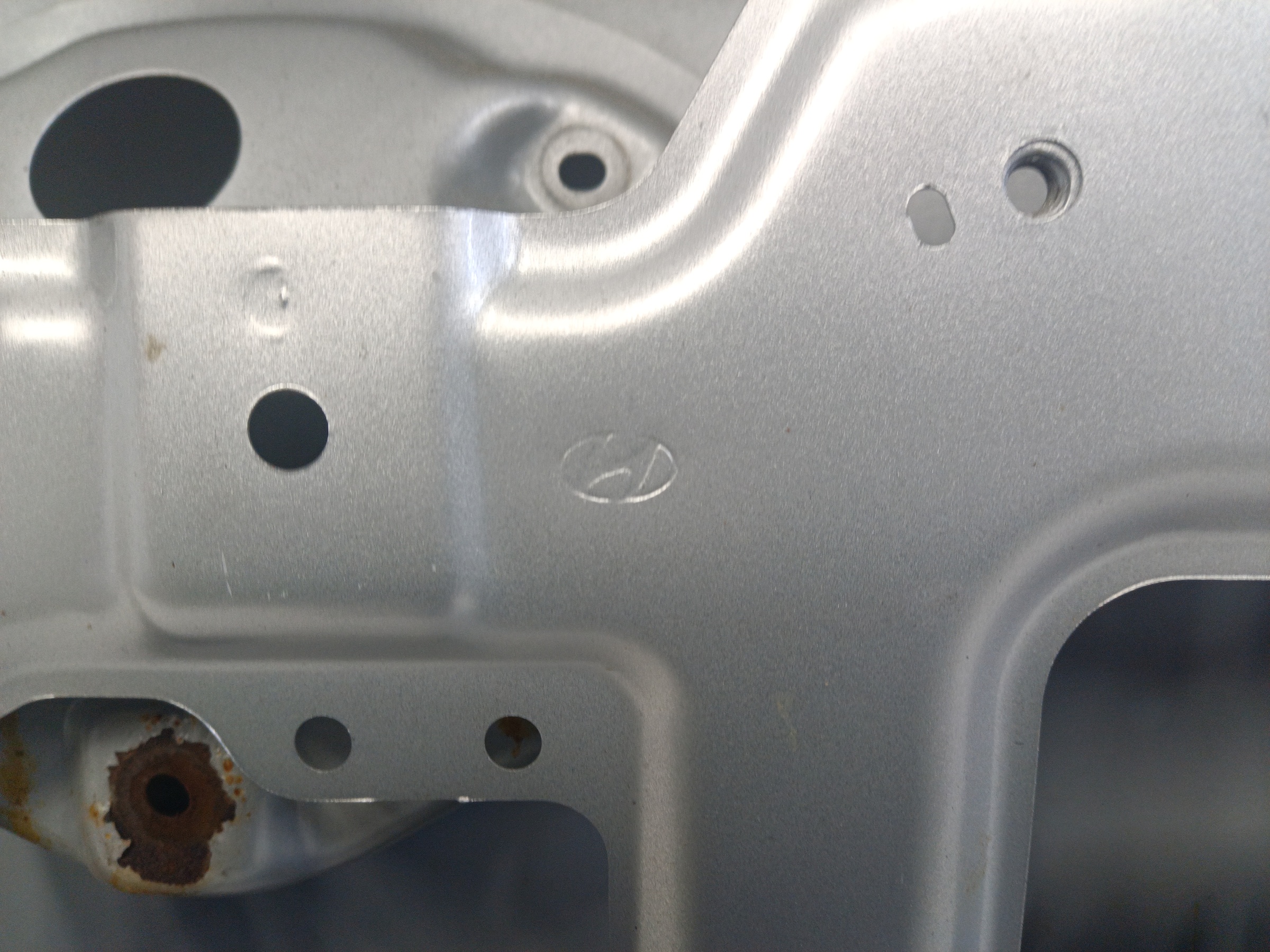 Крышка багажника Hyundai Solaris 1 Hatchback под спойлер и под личинку замка