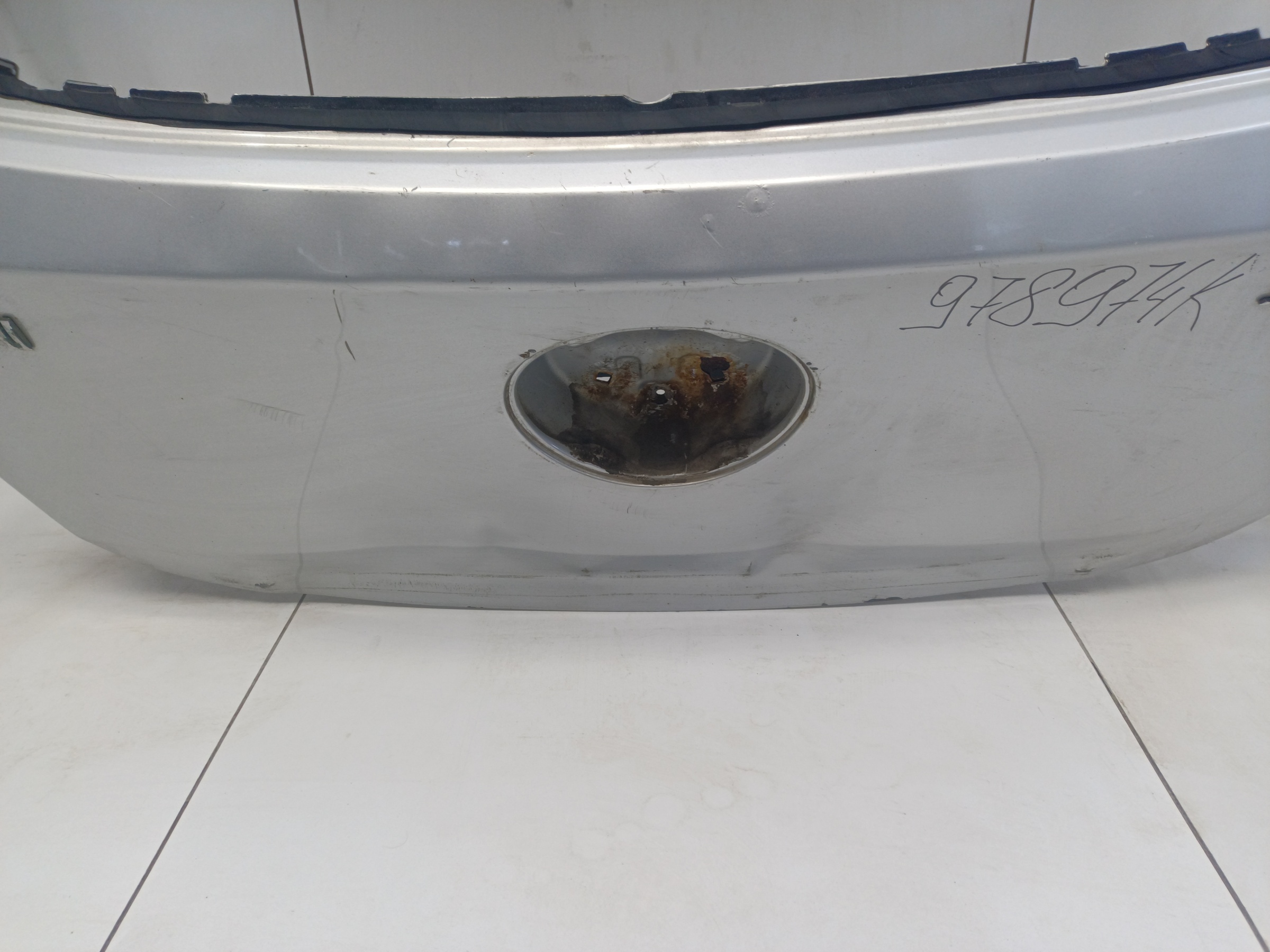 Крышка багажника Hyundai Solaris 1 Hatchback под спойлер и под личинку замка