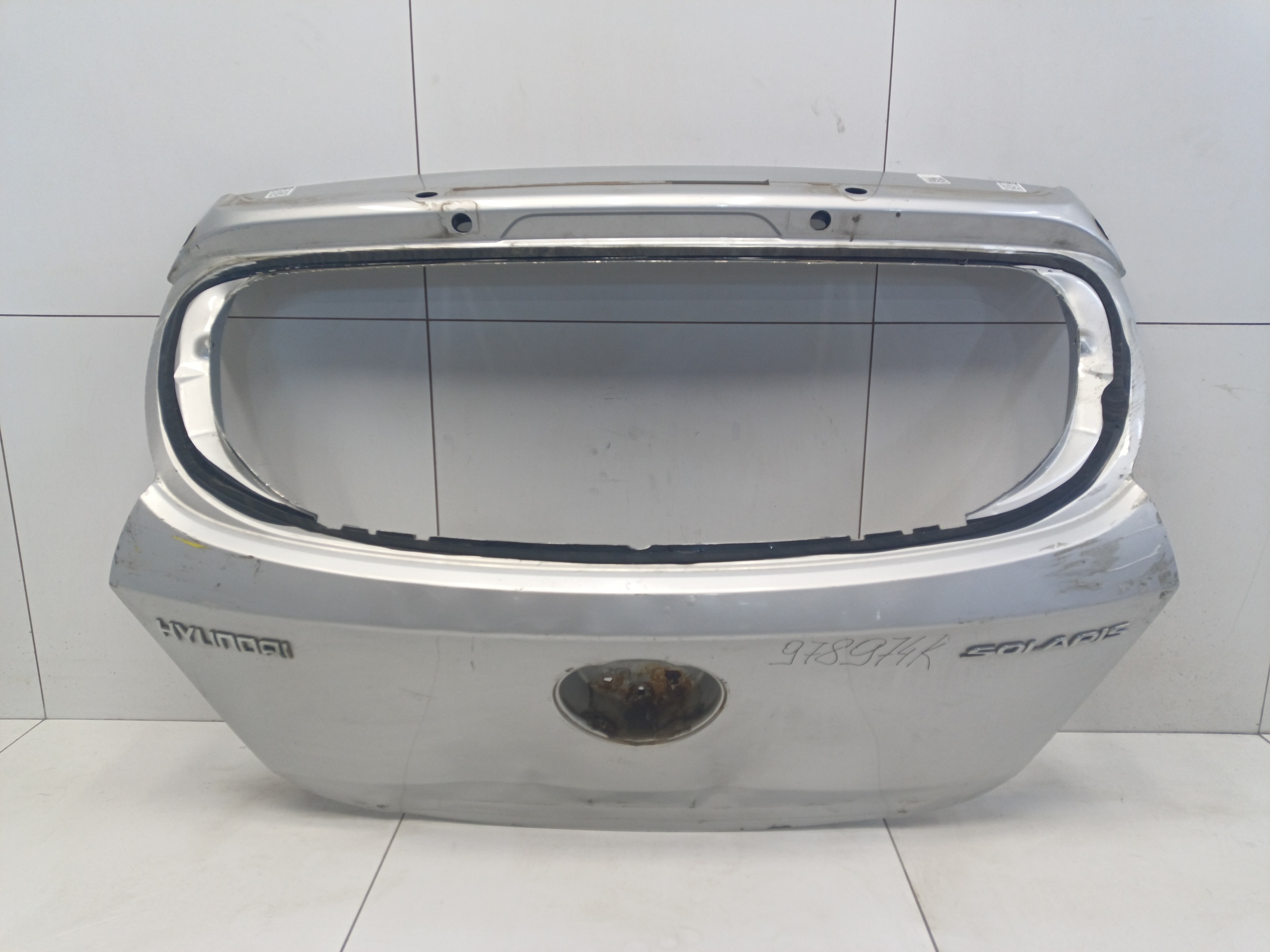 Крышка багажника Hyundai Solaris 1 Hatchback под спойлер и под личинку замка