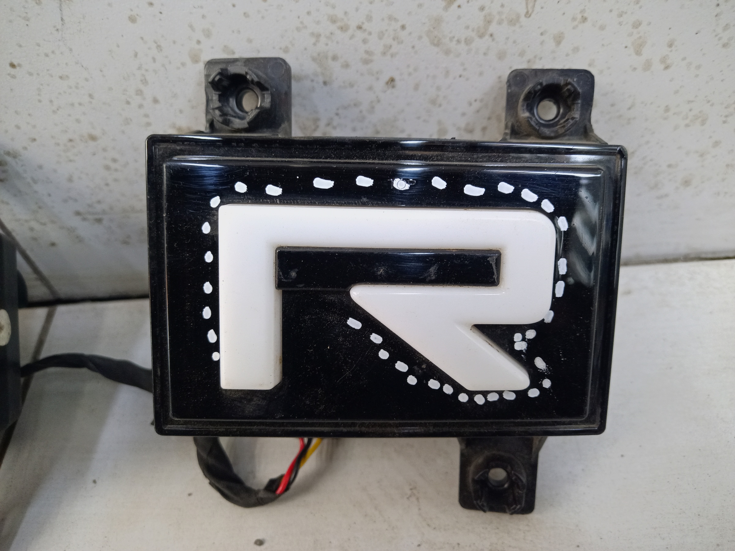 Эмблема решетки радиатора с подсветкой Jetour T2