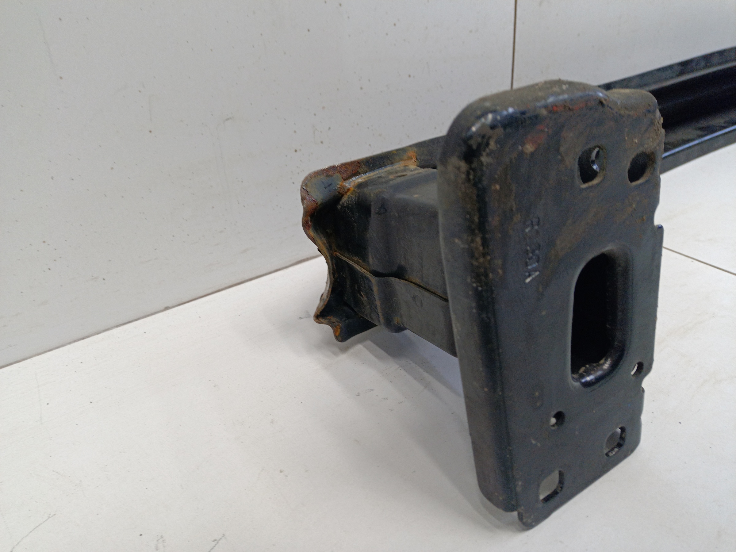 Усилитель переднего бампера Volkswagen Polo 5 Sedan " O.E.M. "