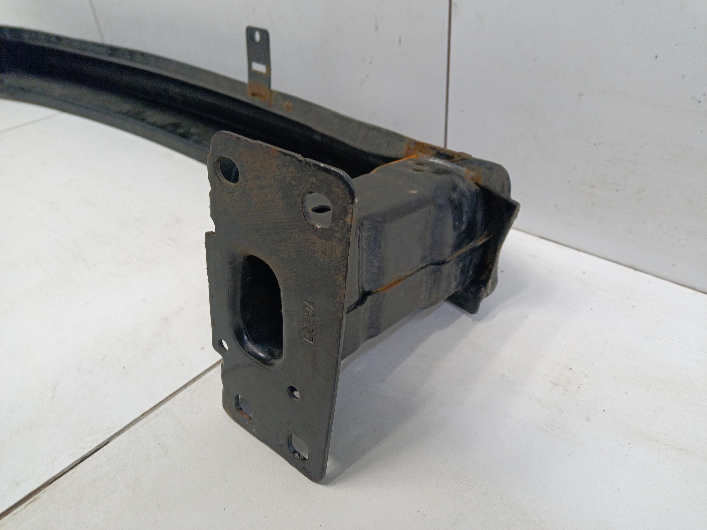 Усилитель переднего бампера Volkswagen Polo 5 Sedan " O.E.M. "