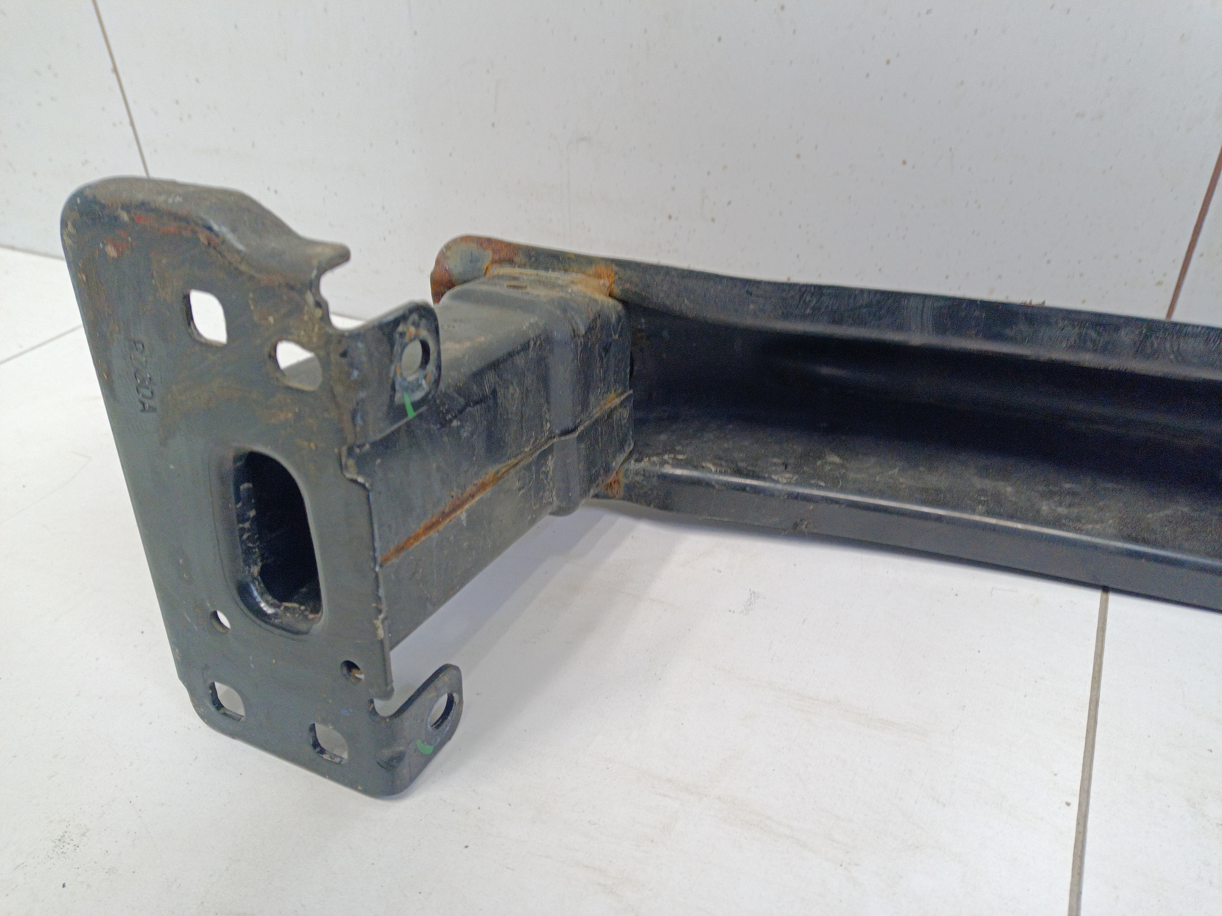 Усилитель переднего бампера Volkswagen Polo 5 Sedan " O.E.M. "