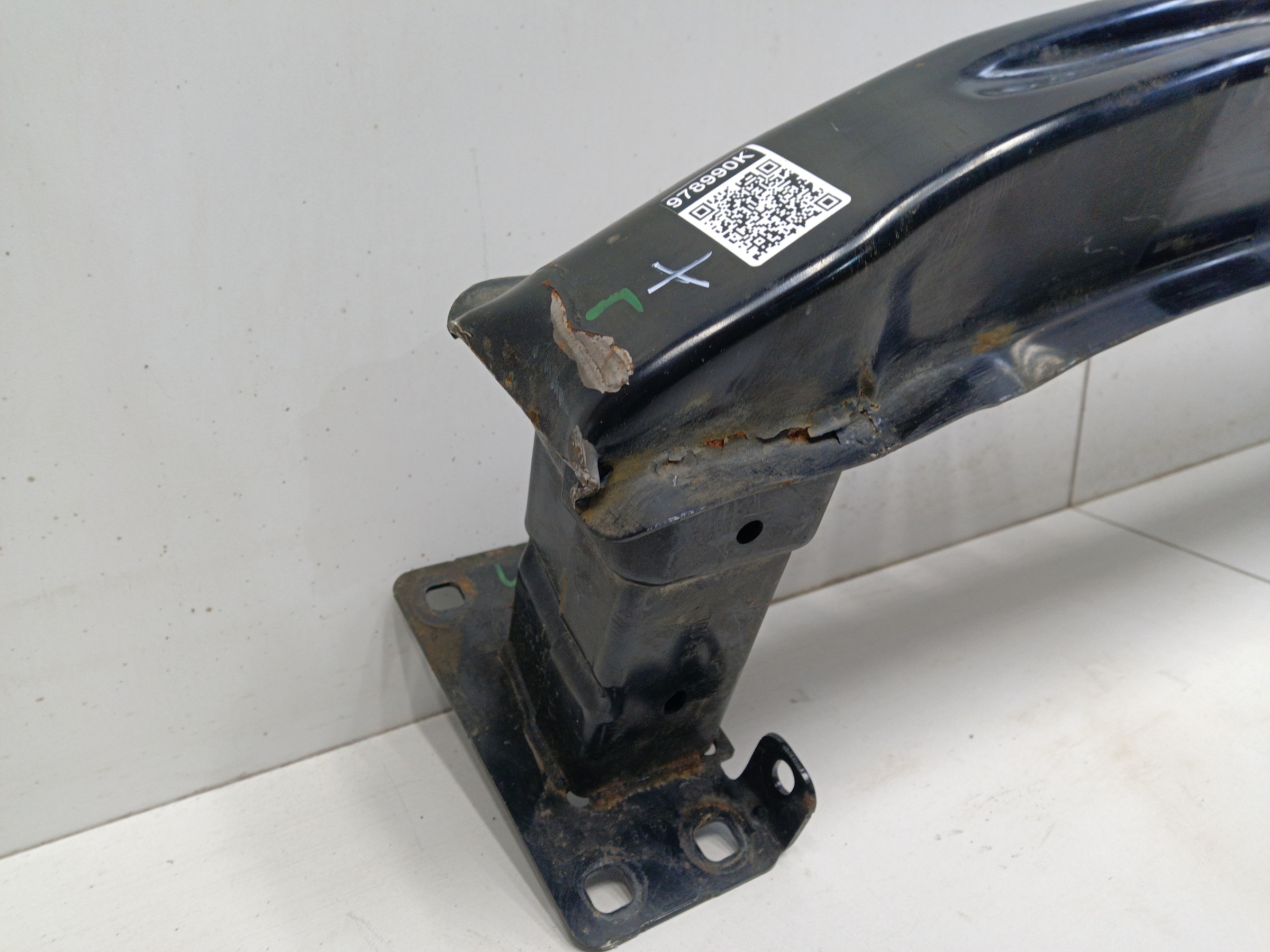 Усилитель переднего бампера Volkswagen Polo 5 Sedan " O.E.M. "