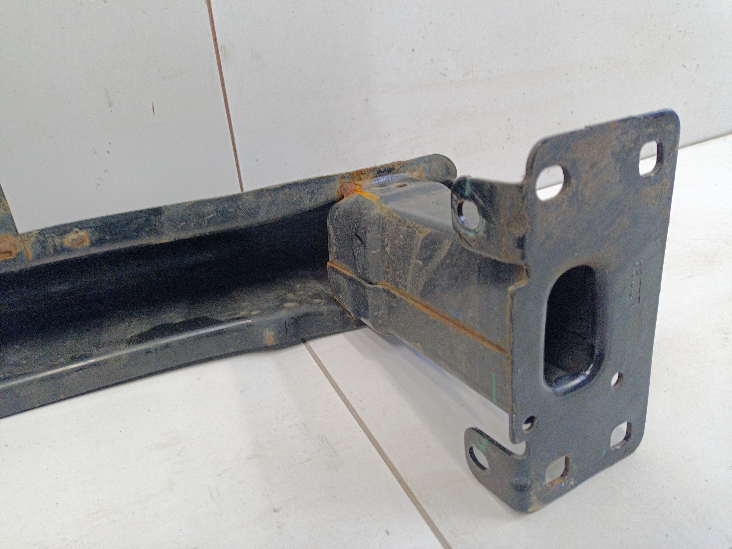 Усилитель переднего бампера Volkswagen Polo 5 Sedan " O.E.M. "