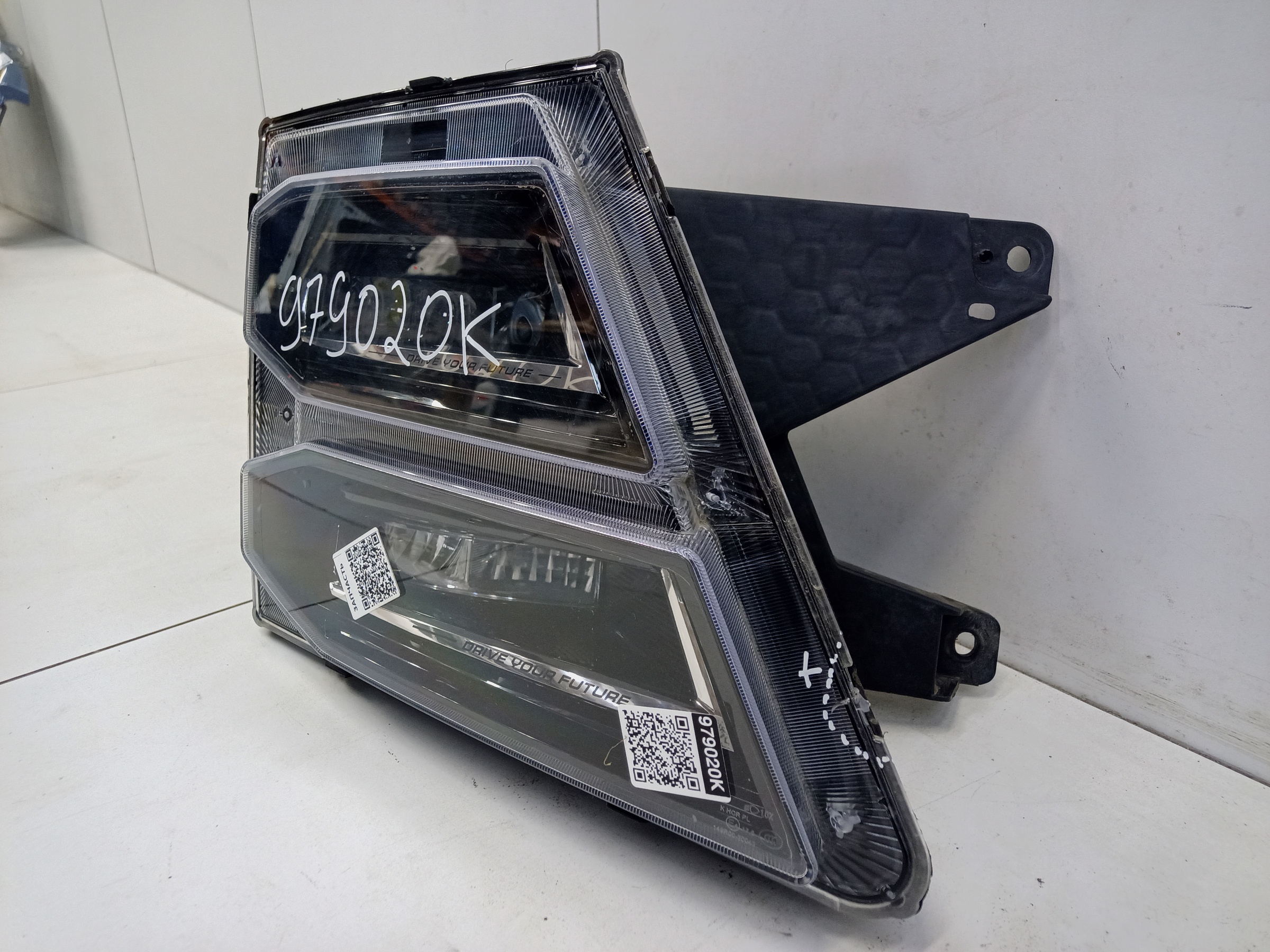 Фара передняя правая Jetour Dashing LED