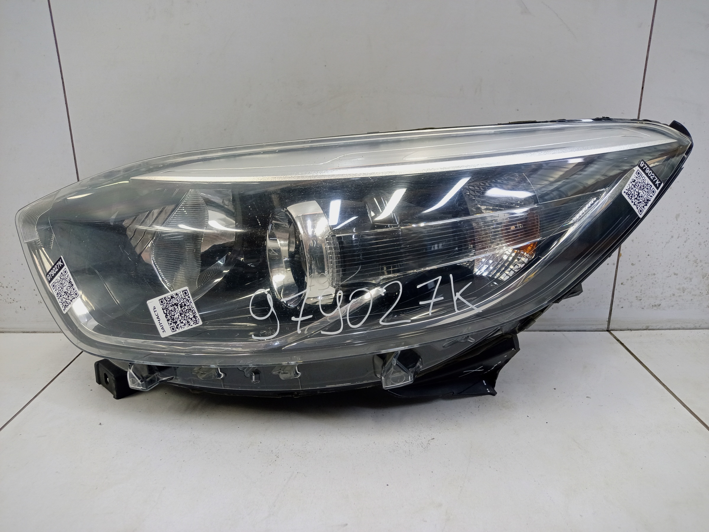 Фара передняя левая Renault Kaptur галоген светлая линза