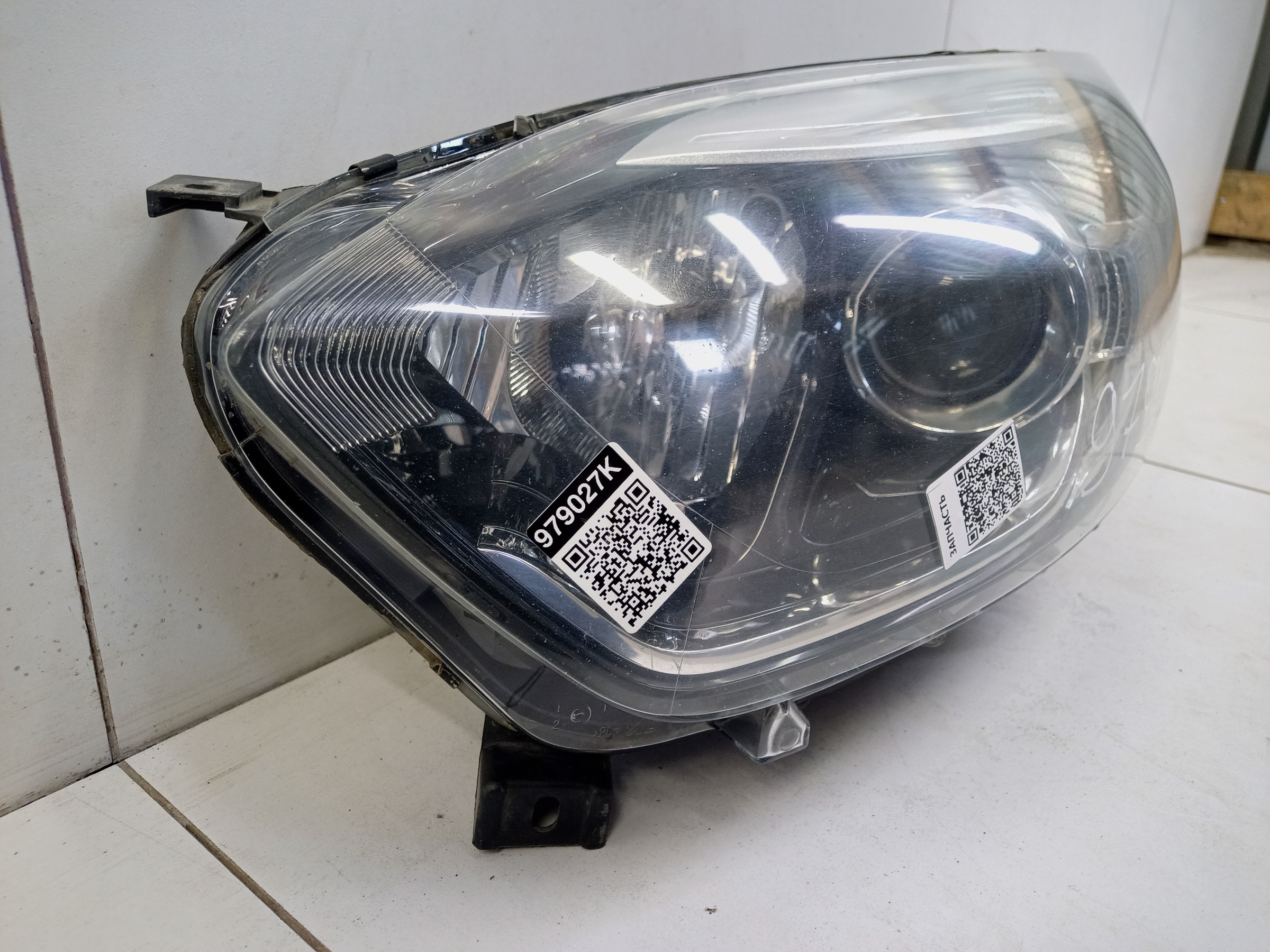 Фара передняя левая Renault Kaptur галоген светлая линза