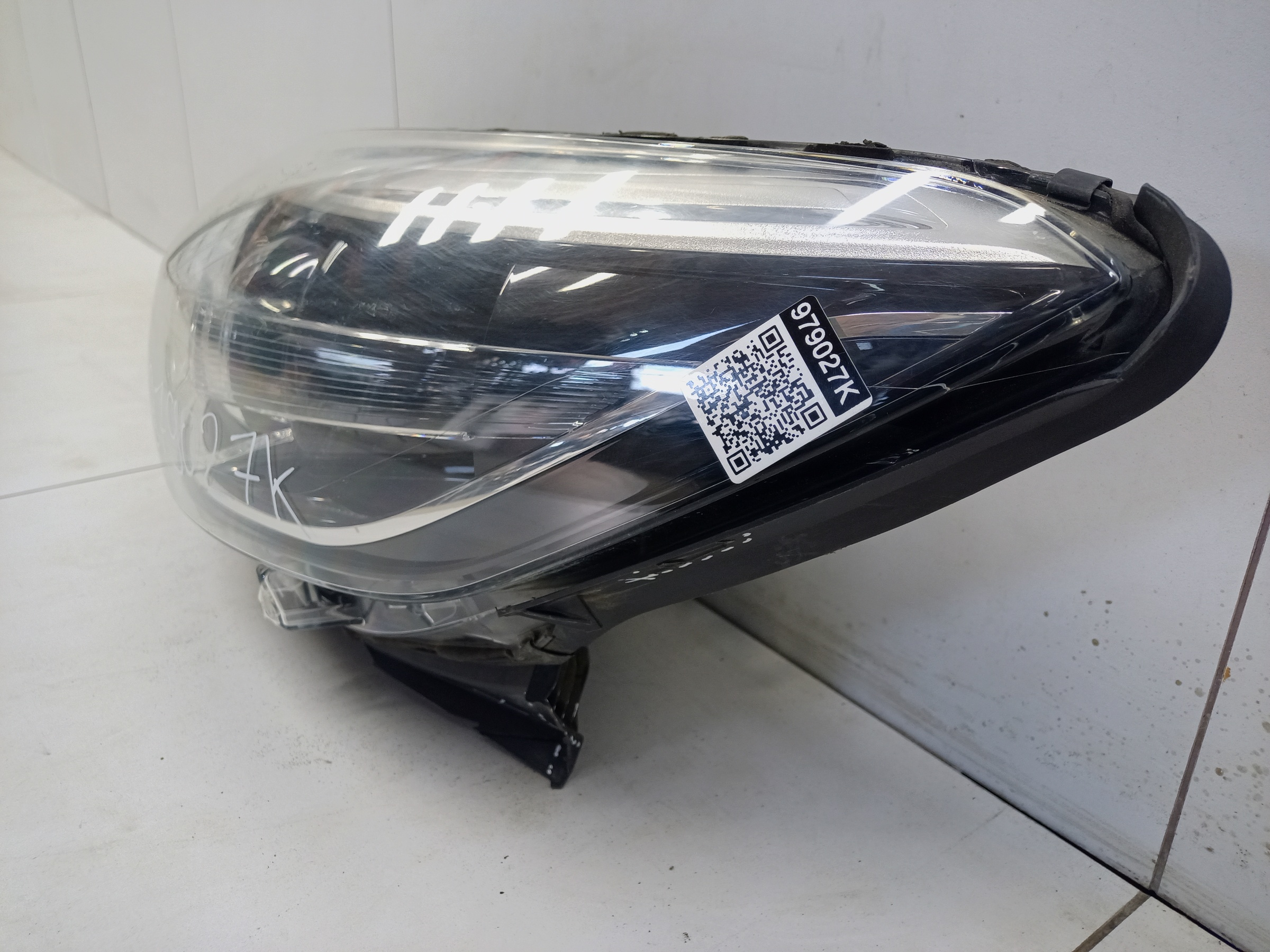 Фара передняя левая Renault Kaptur галоген светлая линза