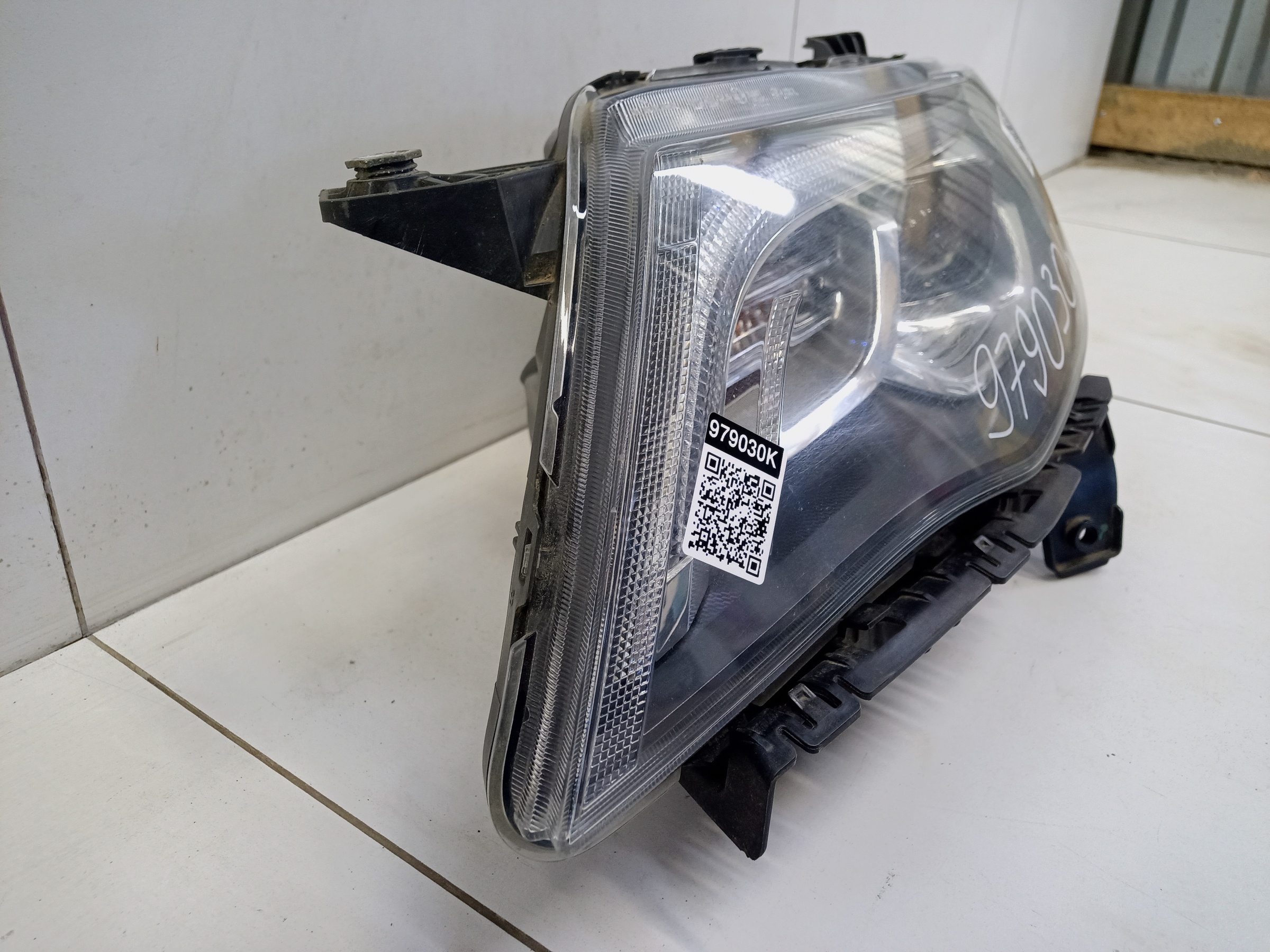 Фара передняя левая Geely Atlas LED