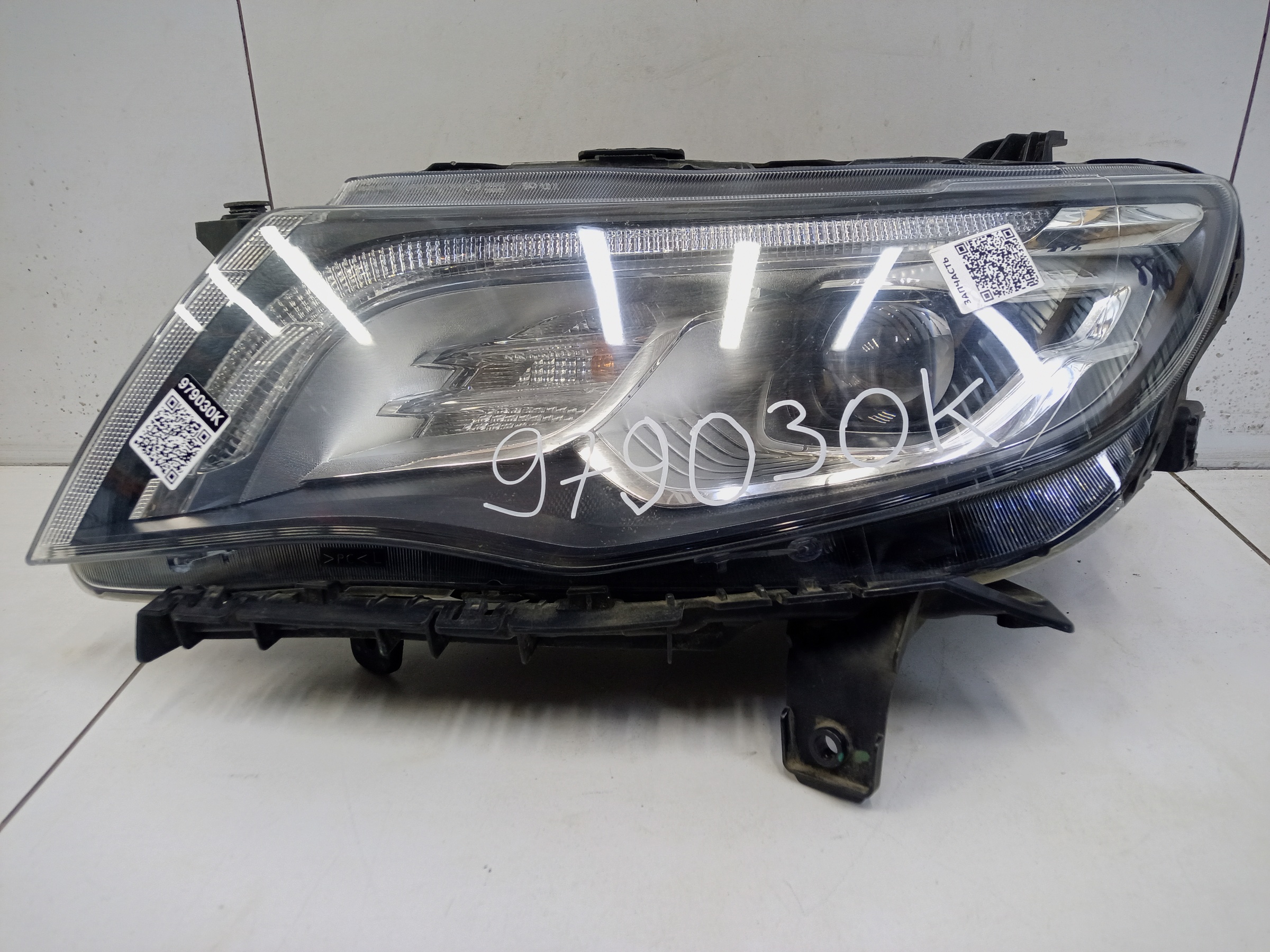 Фара передняя левая Geely Atlas LED