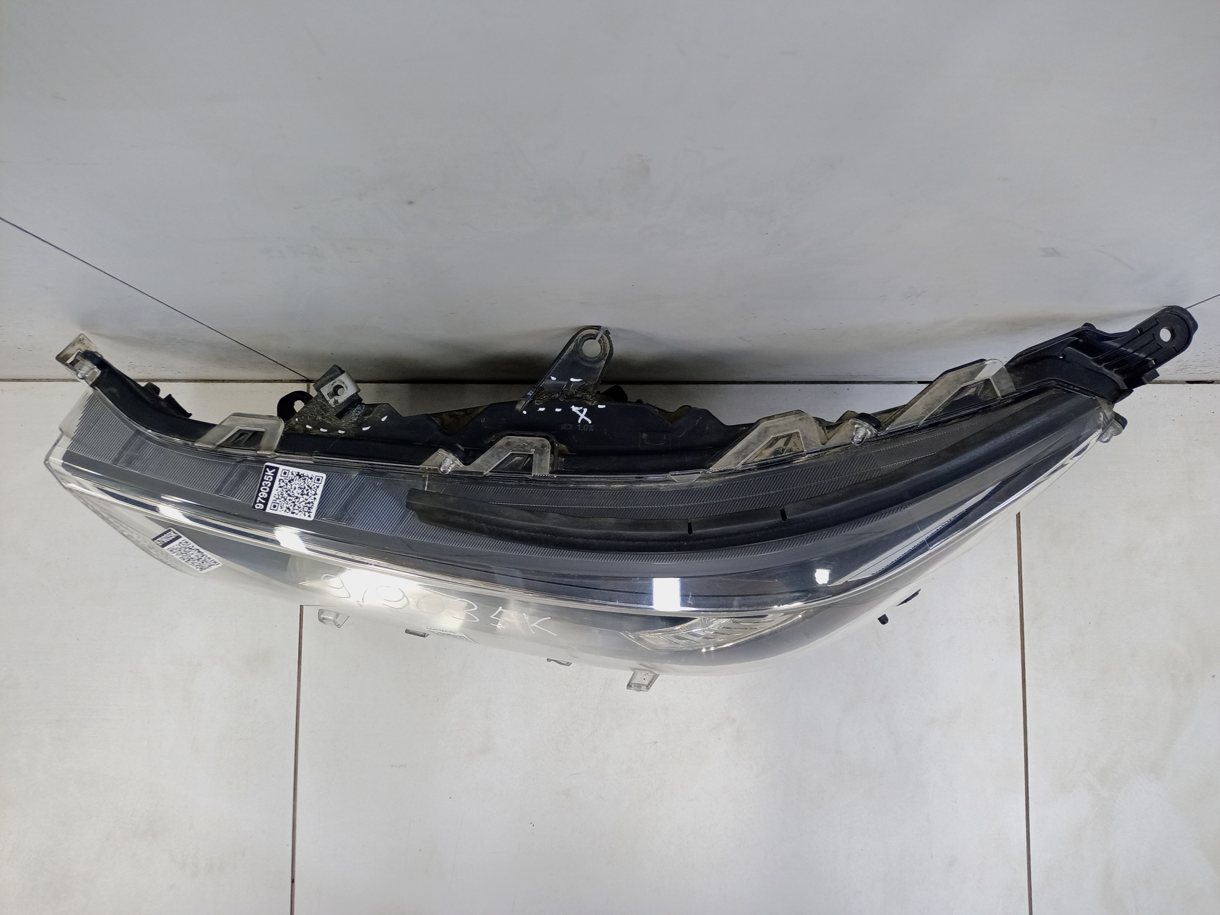 Фара передняя левая Toyota RAV4 XA50 LED