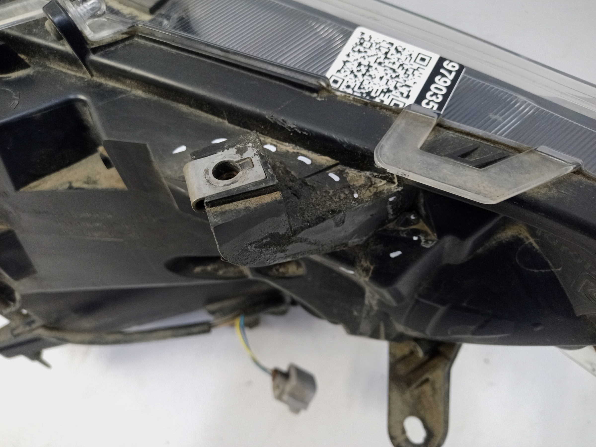 Фара передняя левая Toyota RAV4 XA50 LED