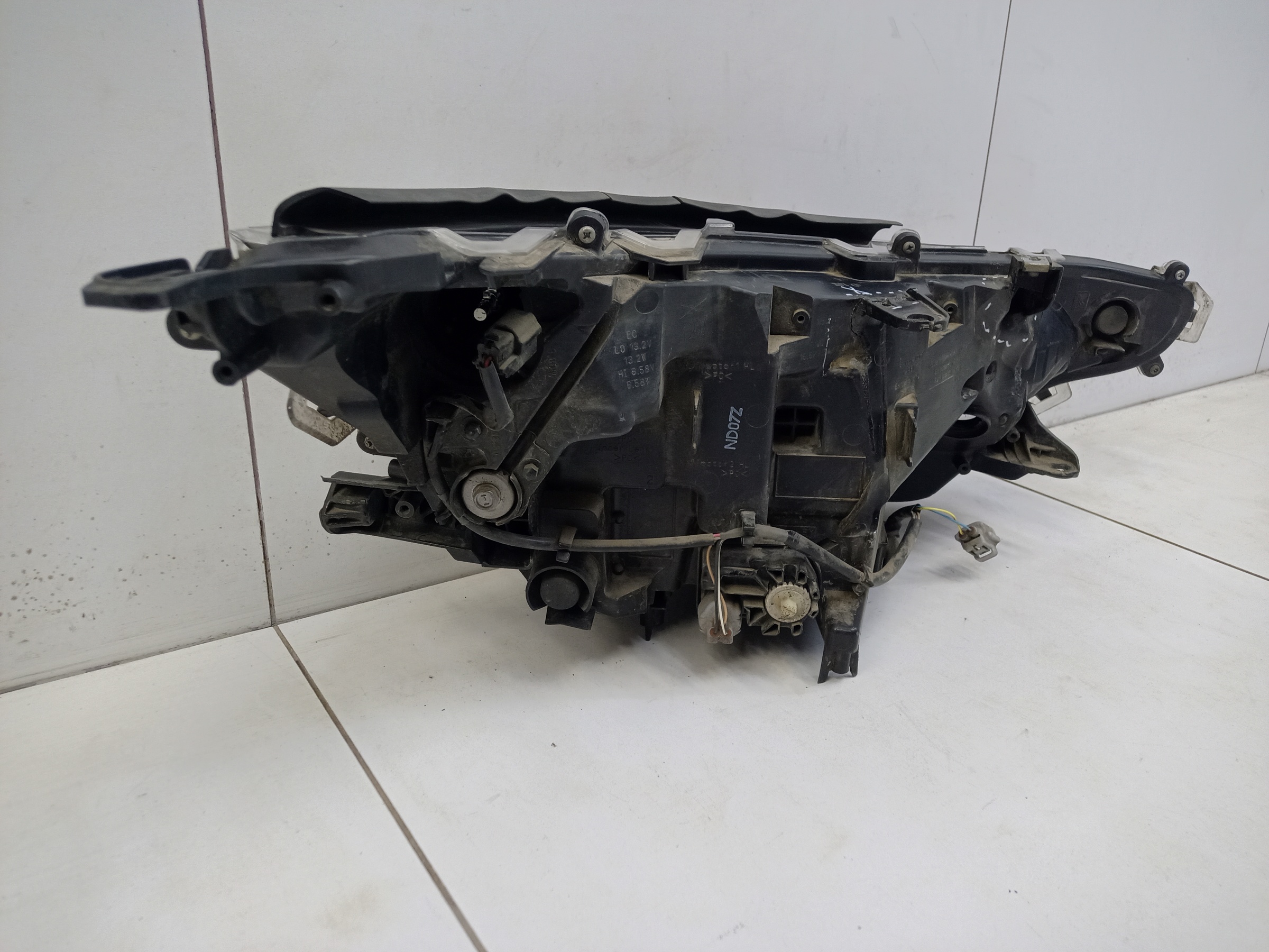 Фара передняя левая Toyota RAV4 XA50 LED