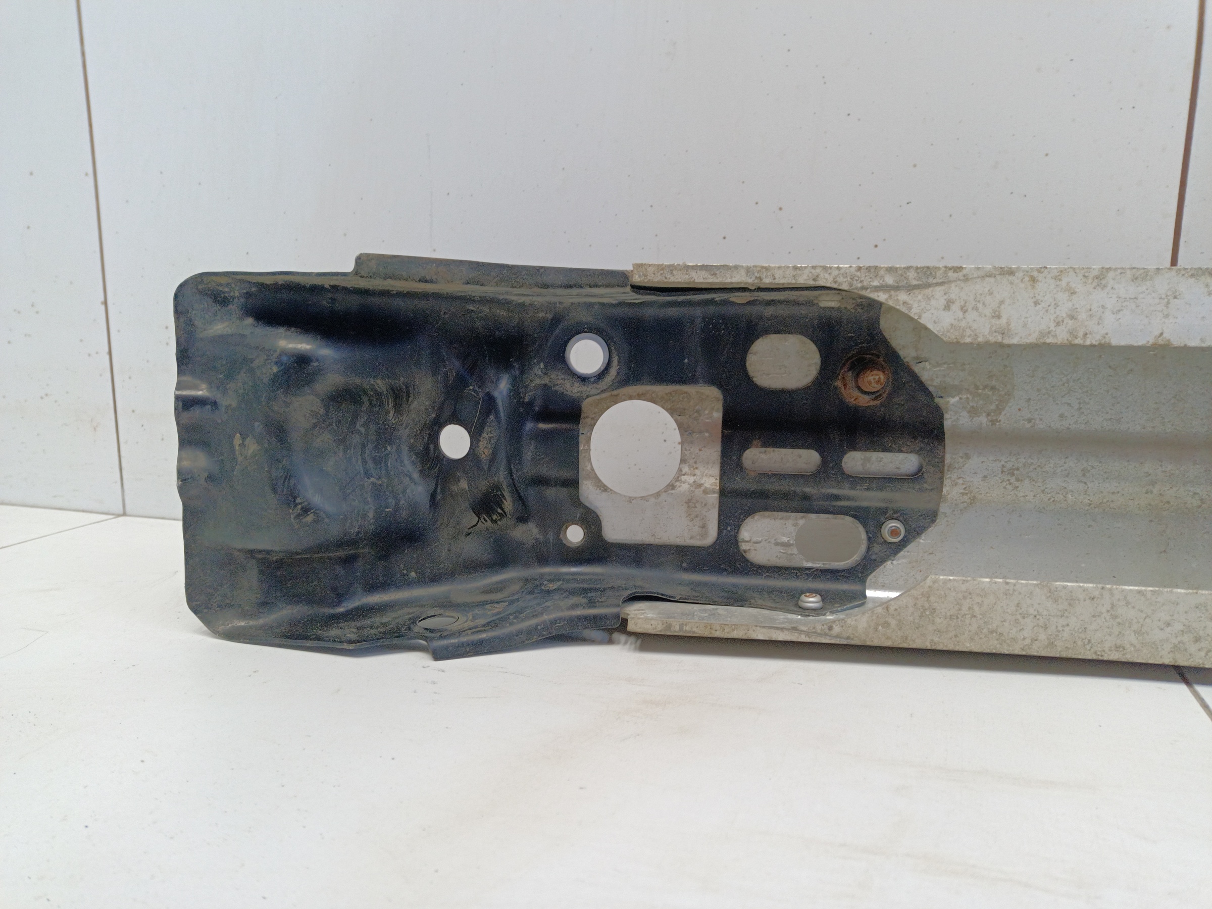 Усилитель переднего бампера Toyota RAV4 XA50